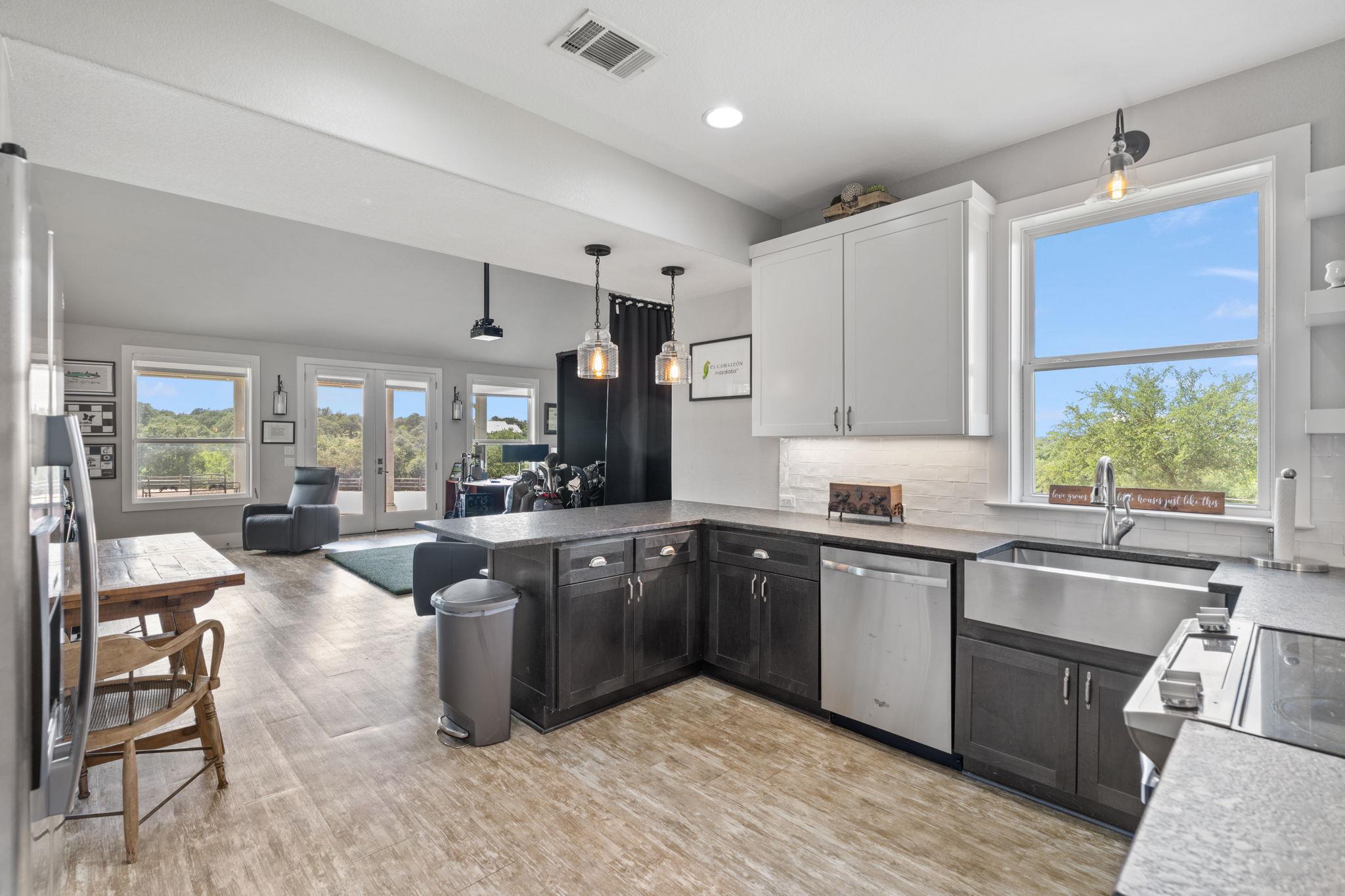 1457 Avenida High VW
