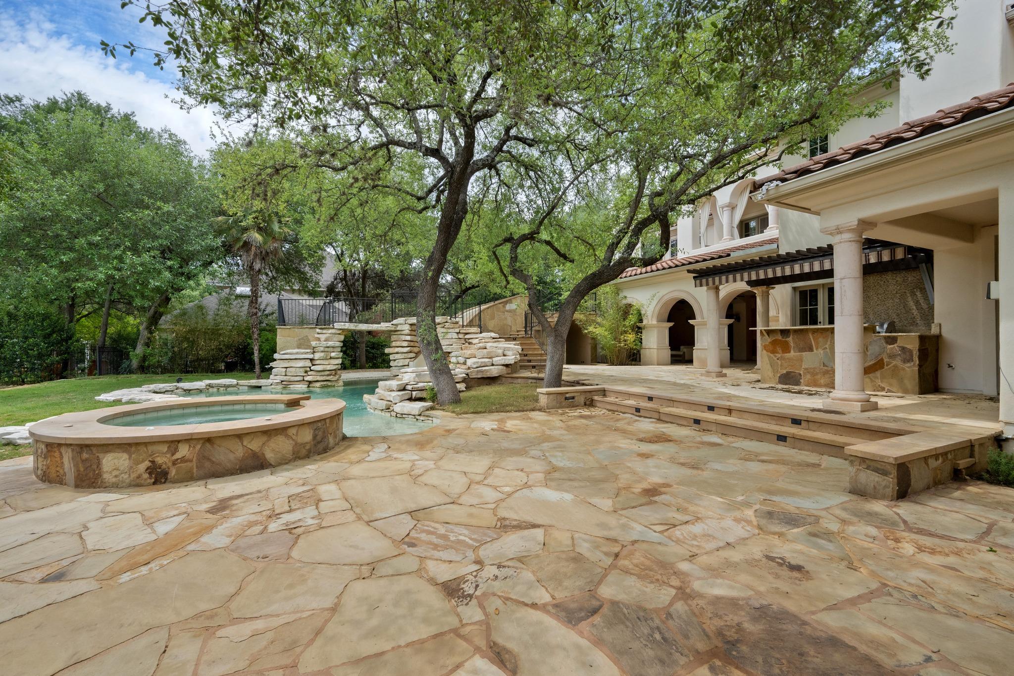 3407 Woodcutters WAY