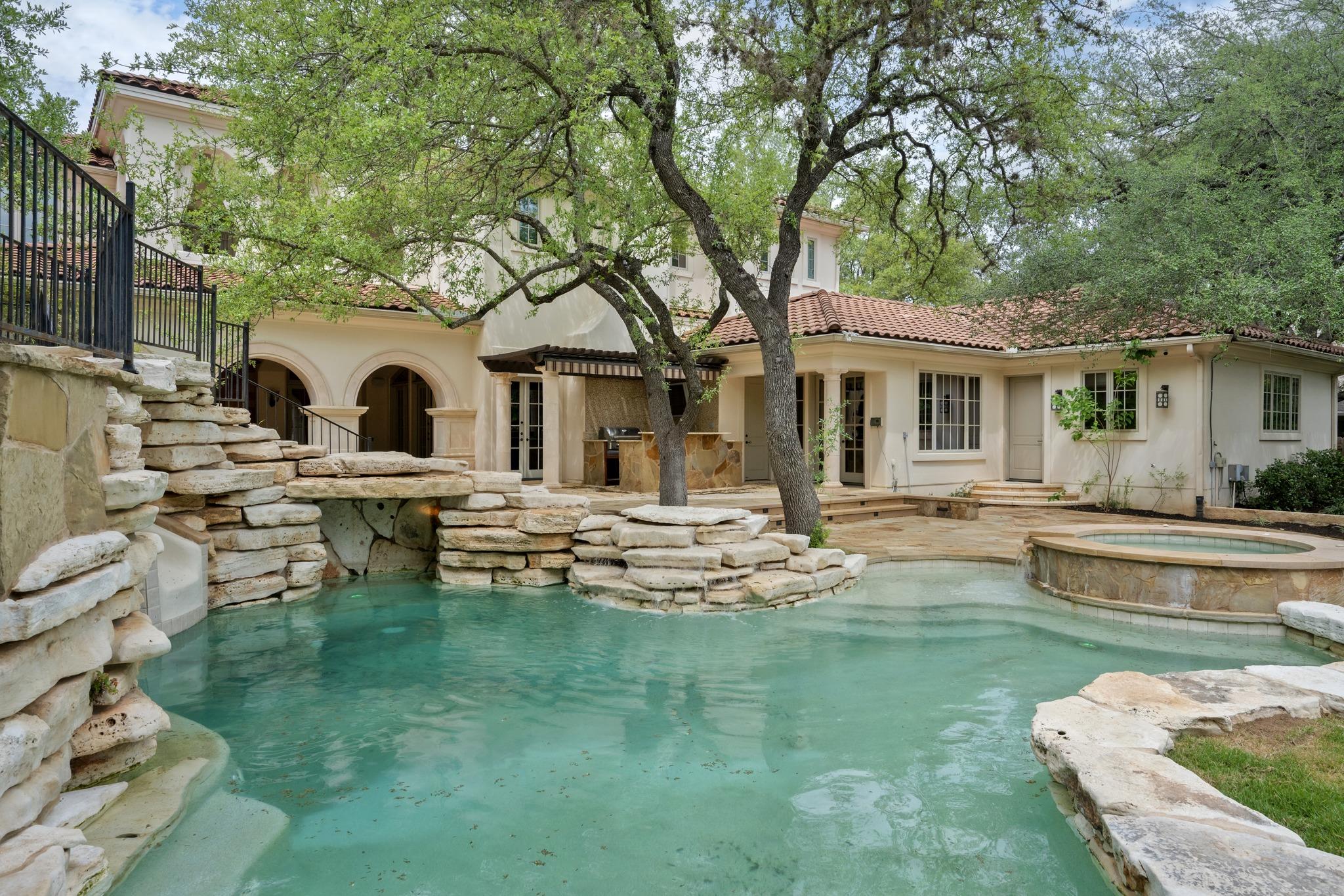 3407 Woodcutters WAY