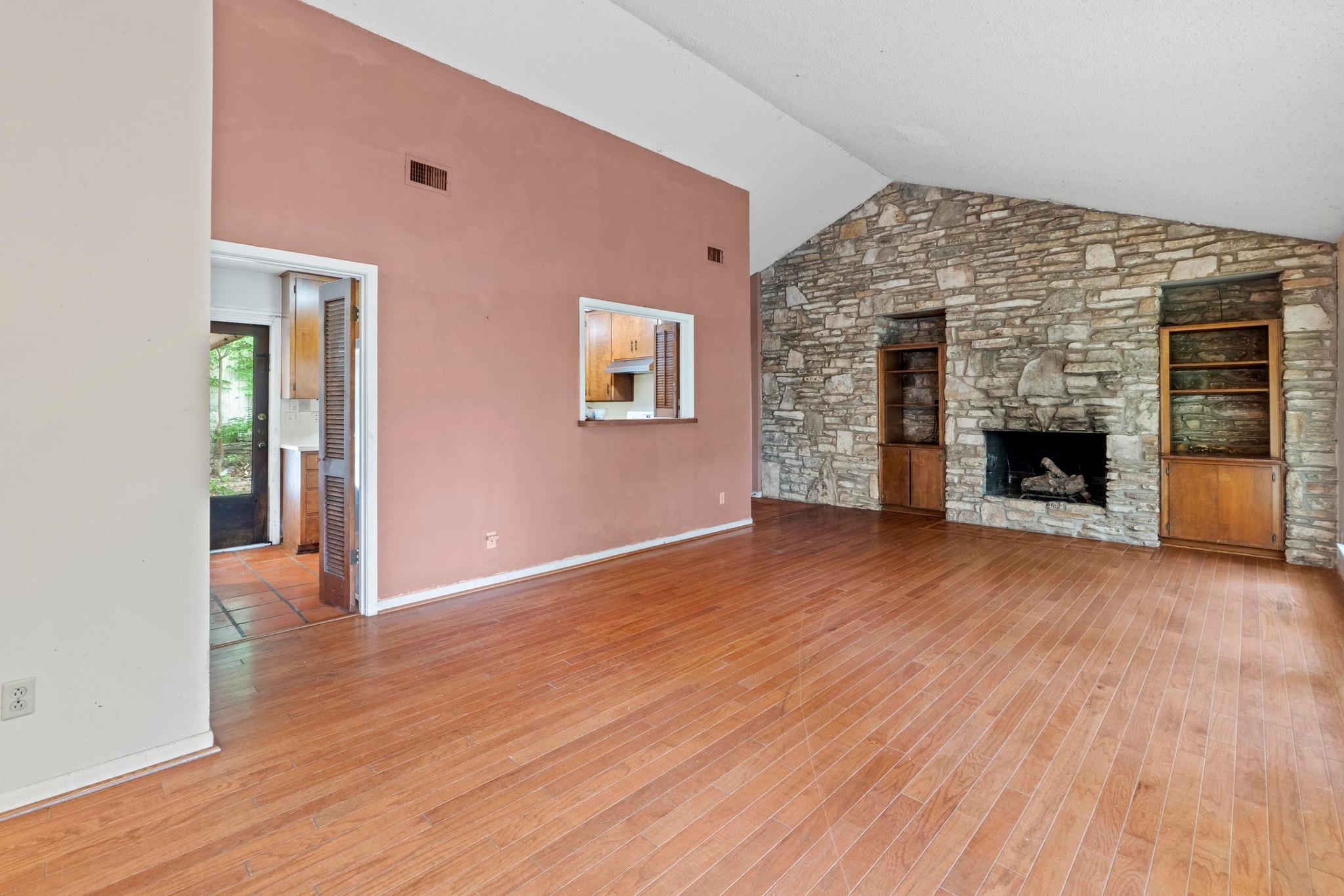 2101 Trail Of The Madrones