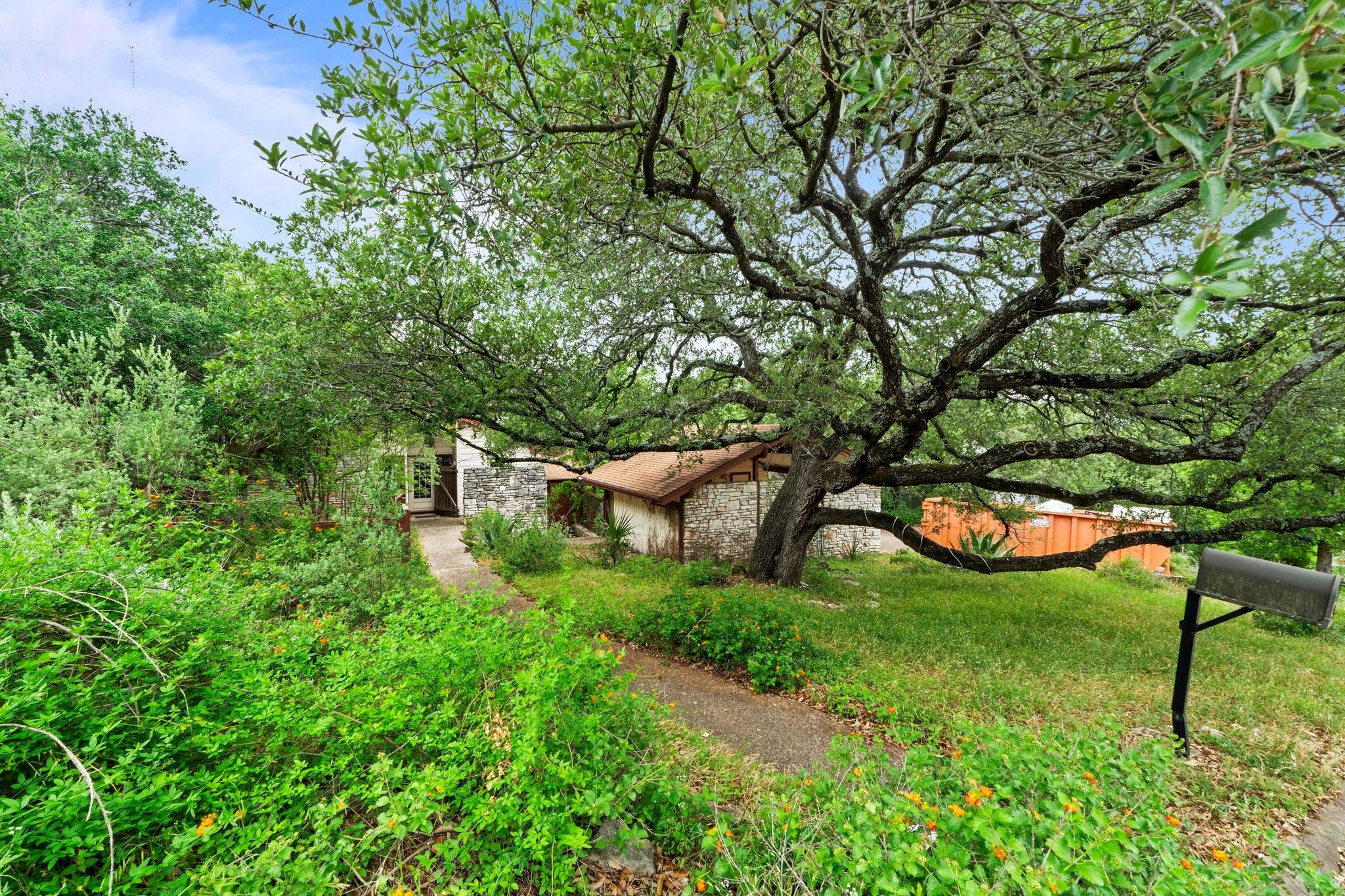 2101 Trail Of The Madrones