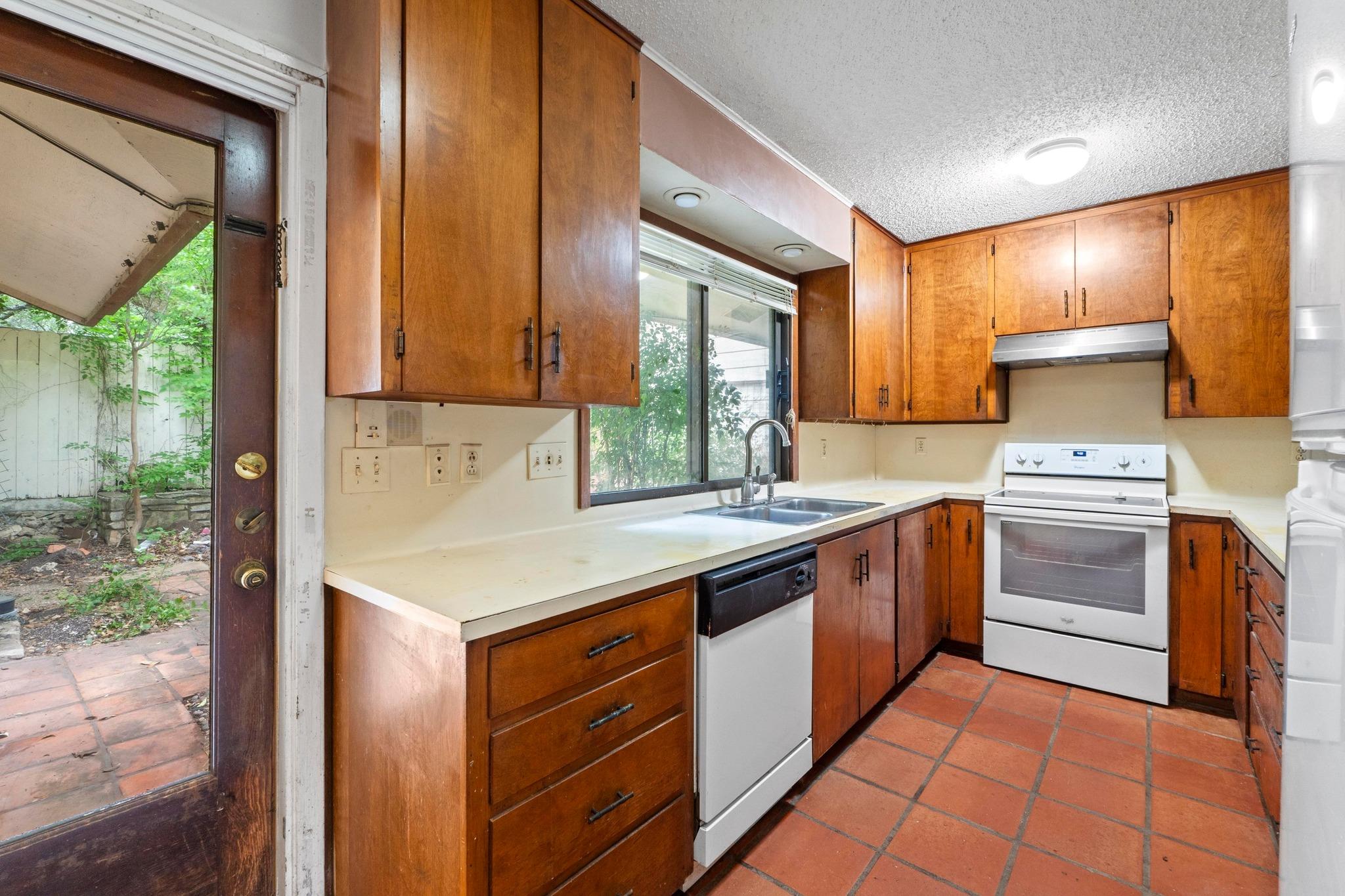 2101 Trail Of The Madrones