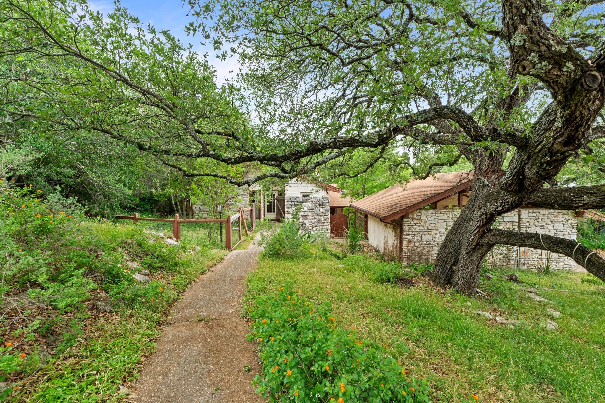 2101 Trail Of The Madrones