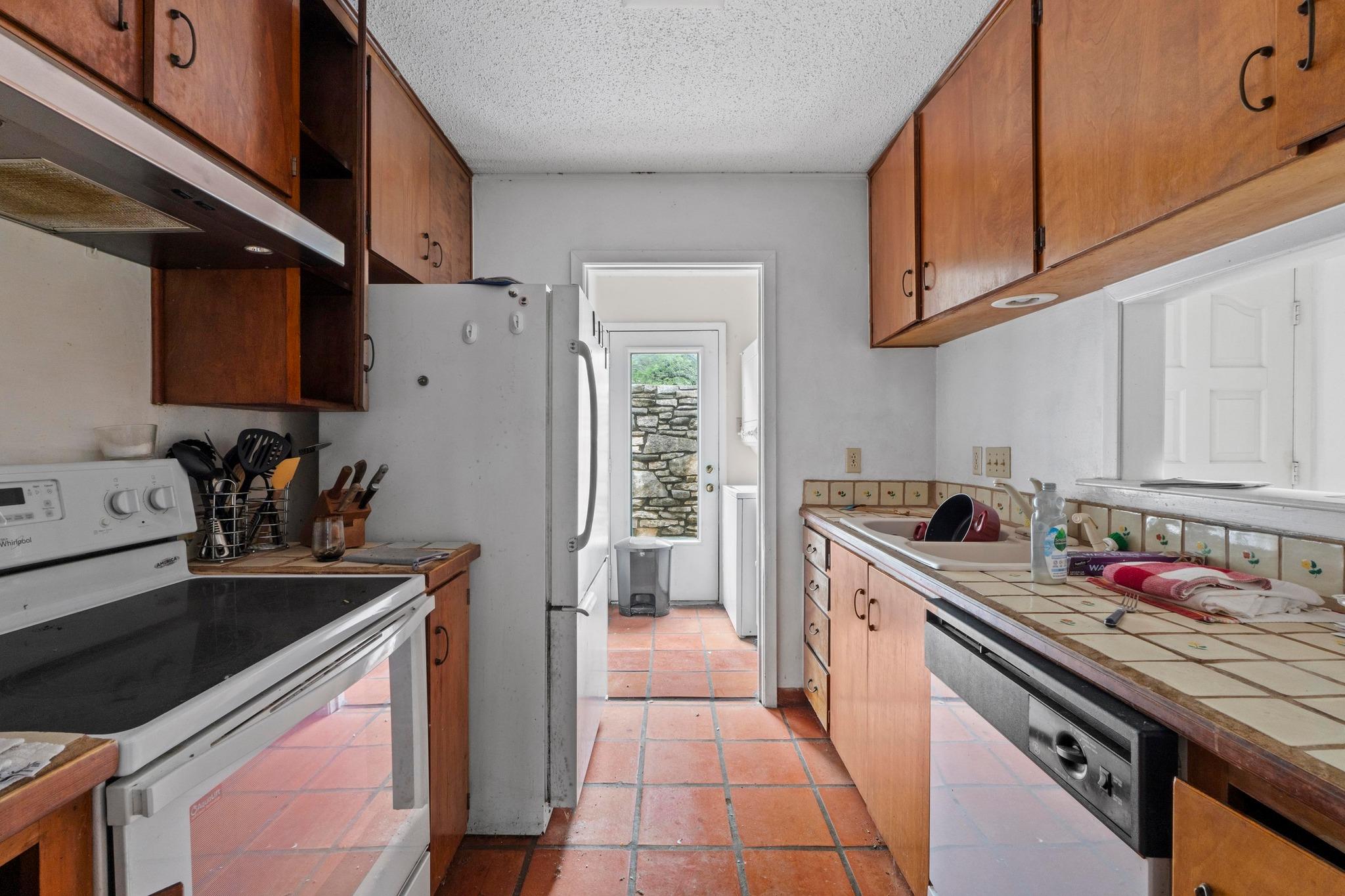 2101 Trail Of The Madrones