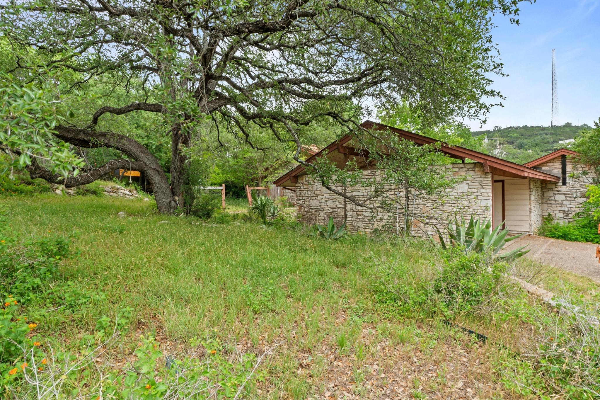 2101 Trail Of The Madrones