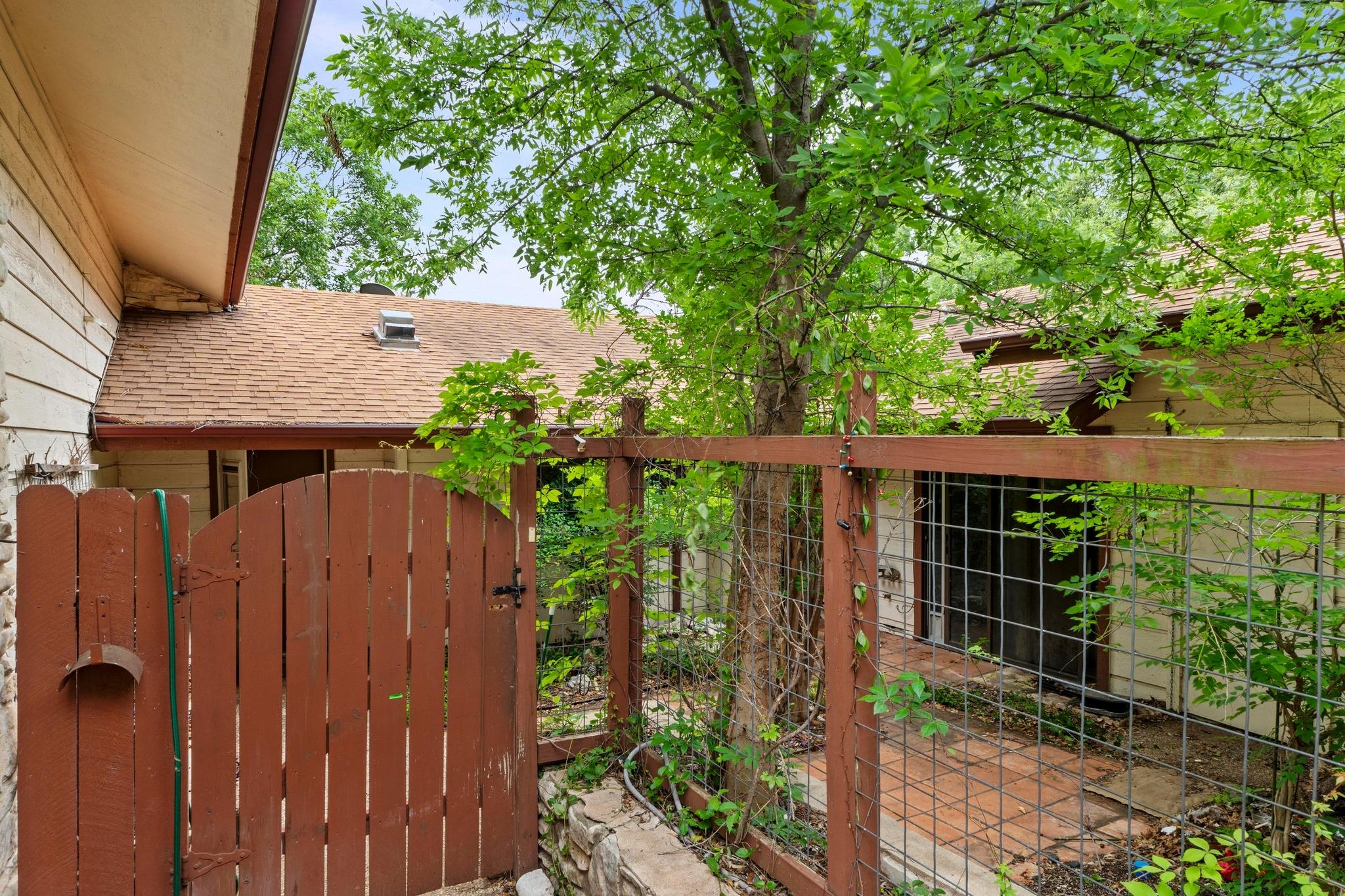 2101 Trail Of The Madrones