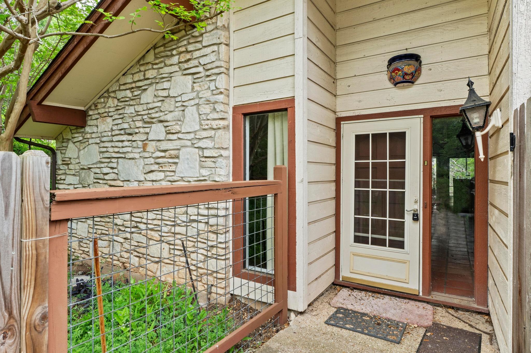 2101 Trail Of The Madrones