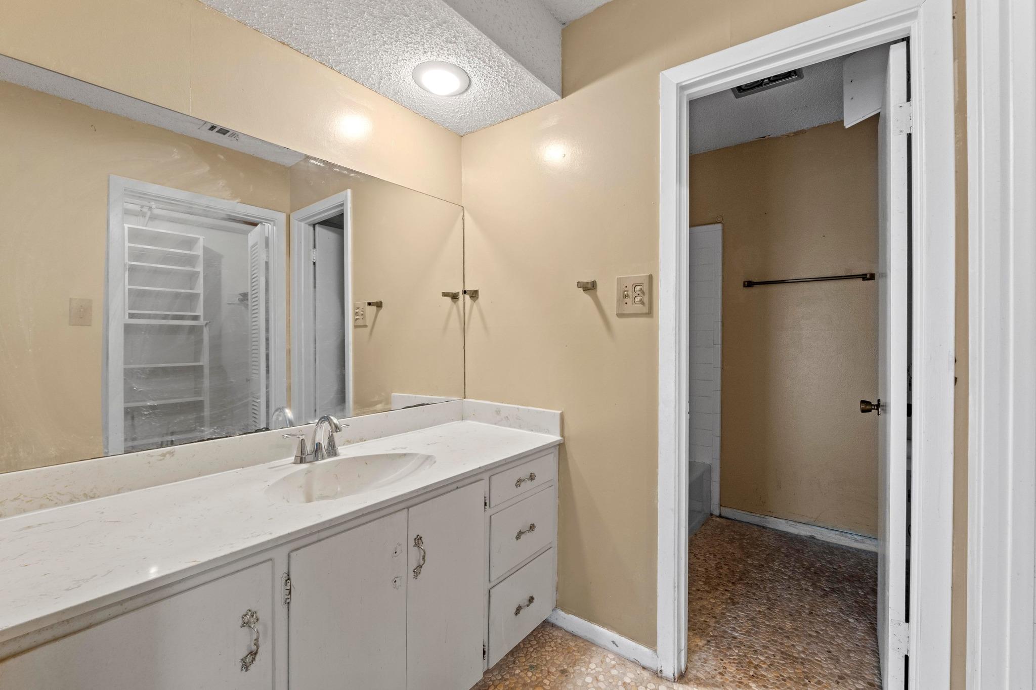 2101 Trail Of The Madrones