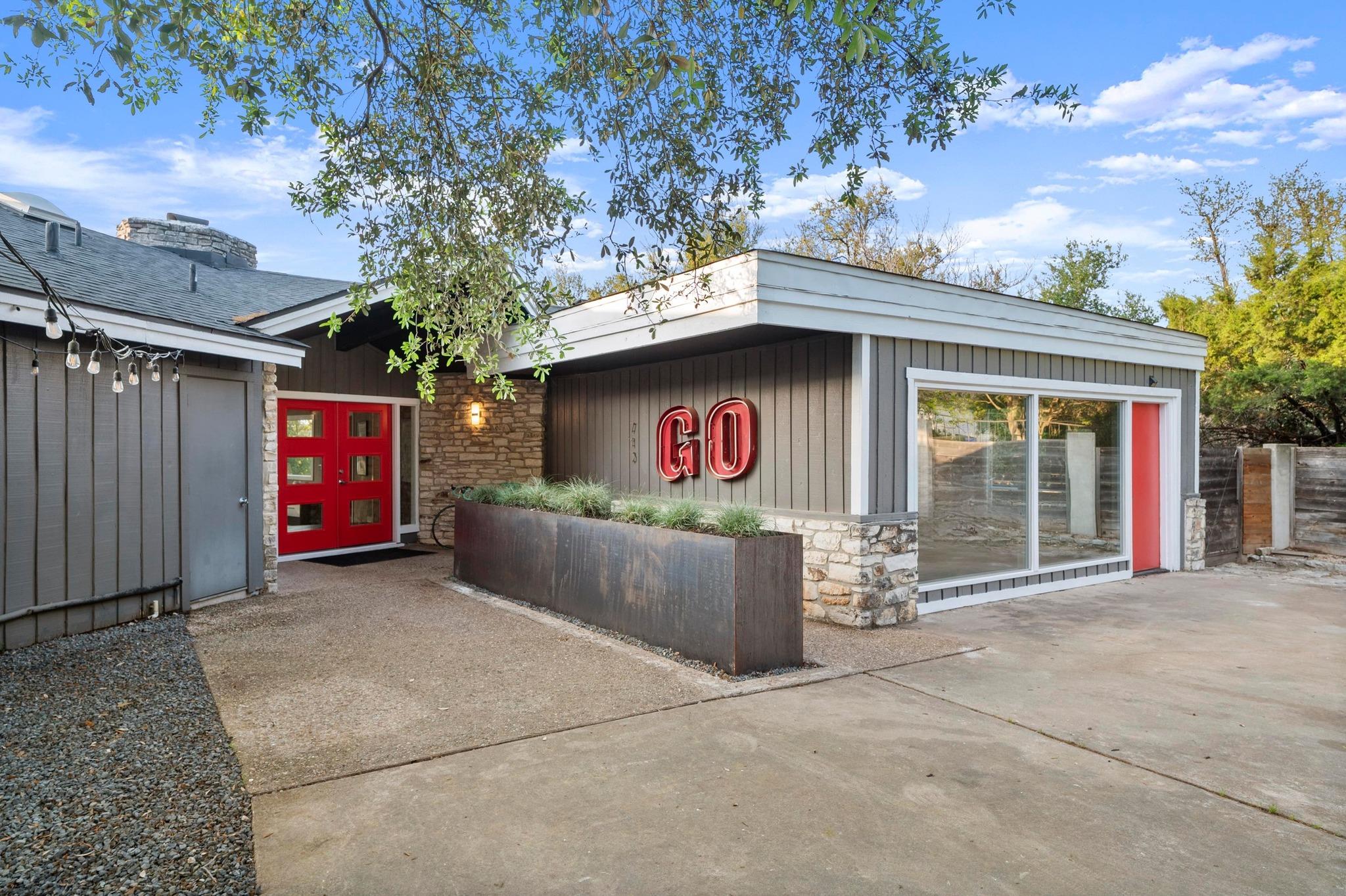 713 VANGUARD ST