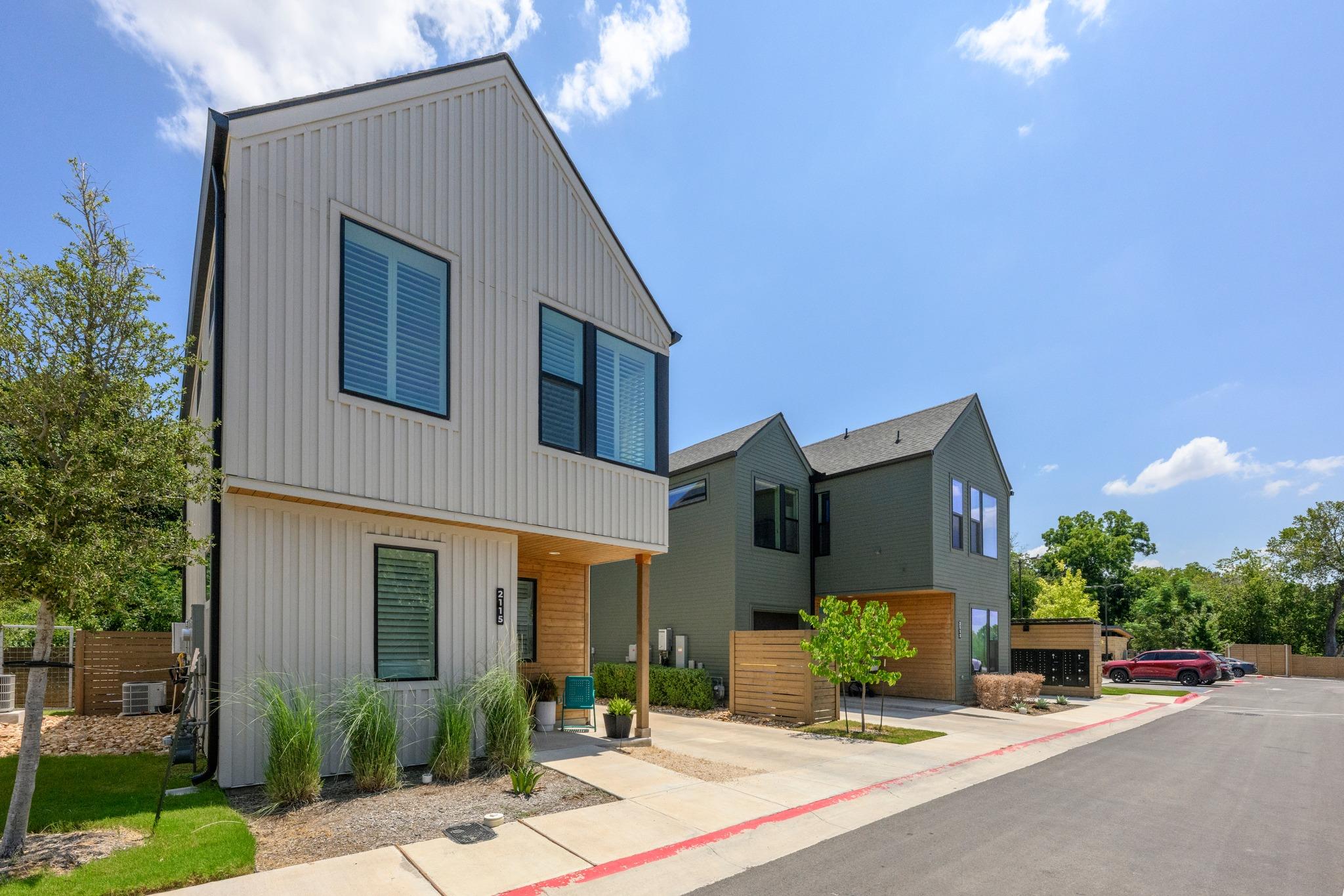 2115 MC FLY ST