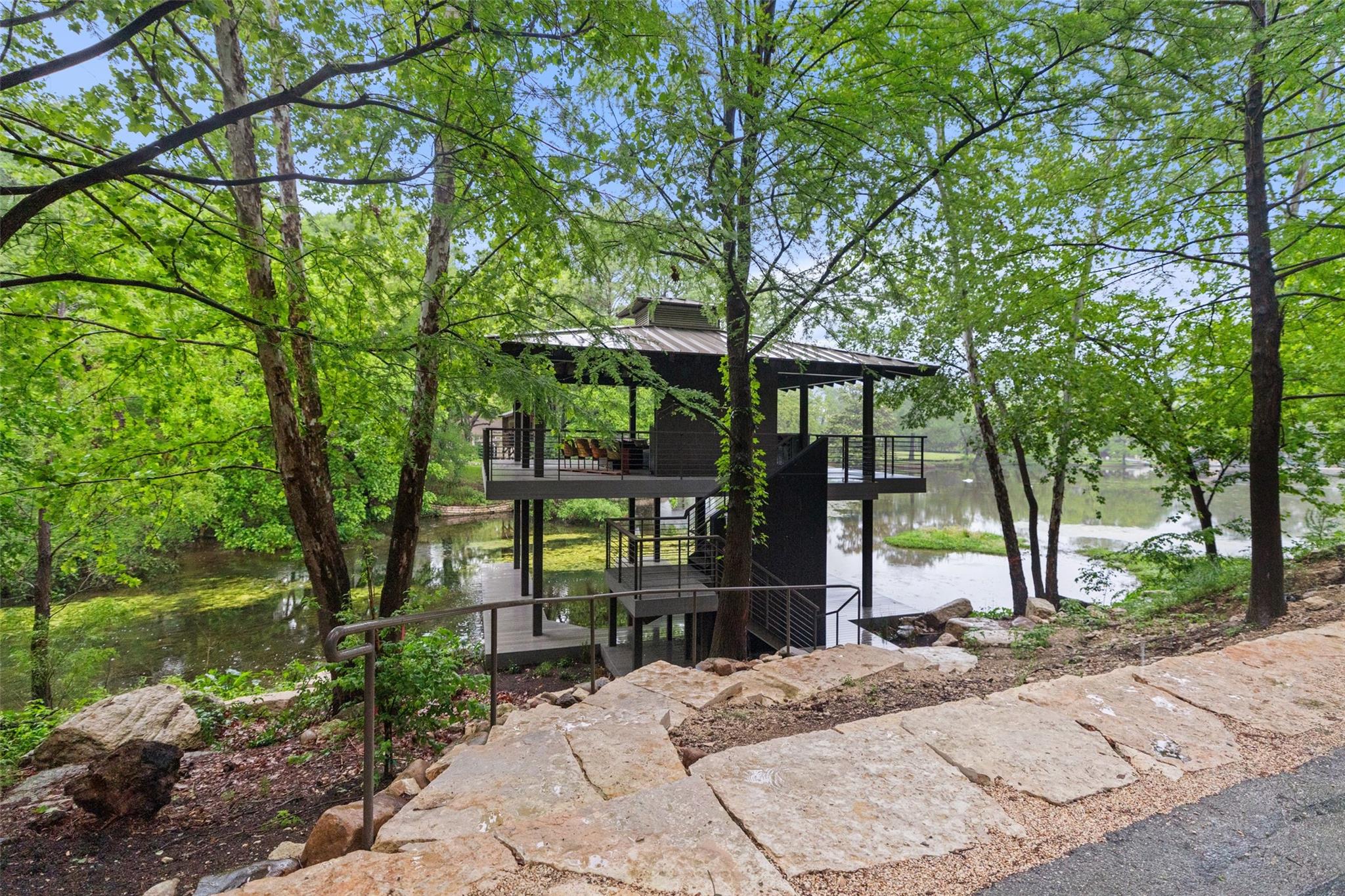 4625 Rockcliff RD