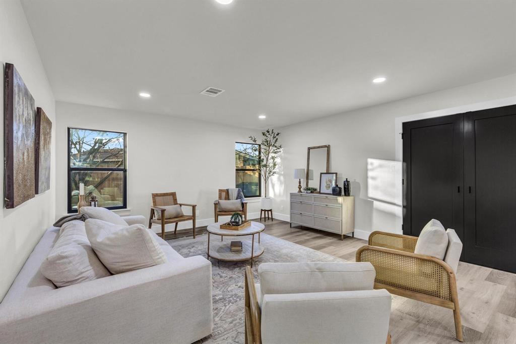 3005 Cedarlawn CIR