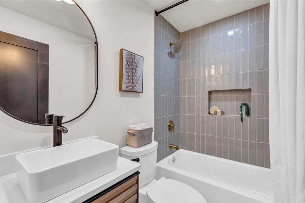 3005 Cedarlawn CIR