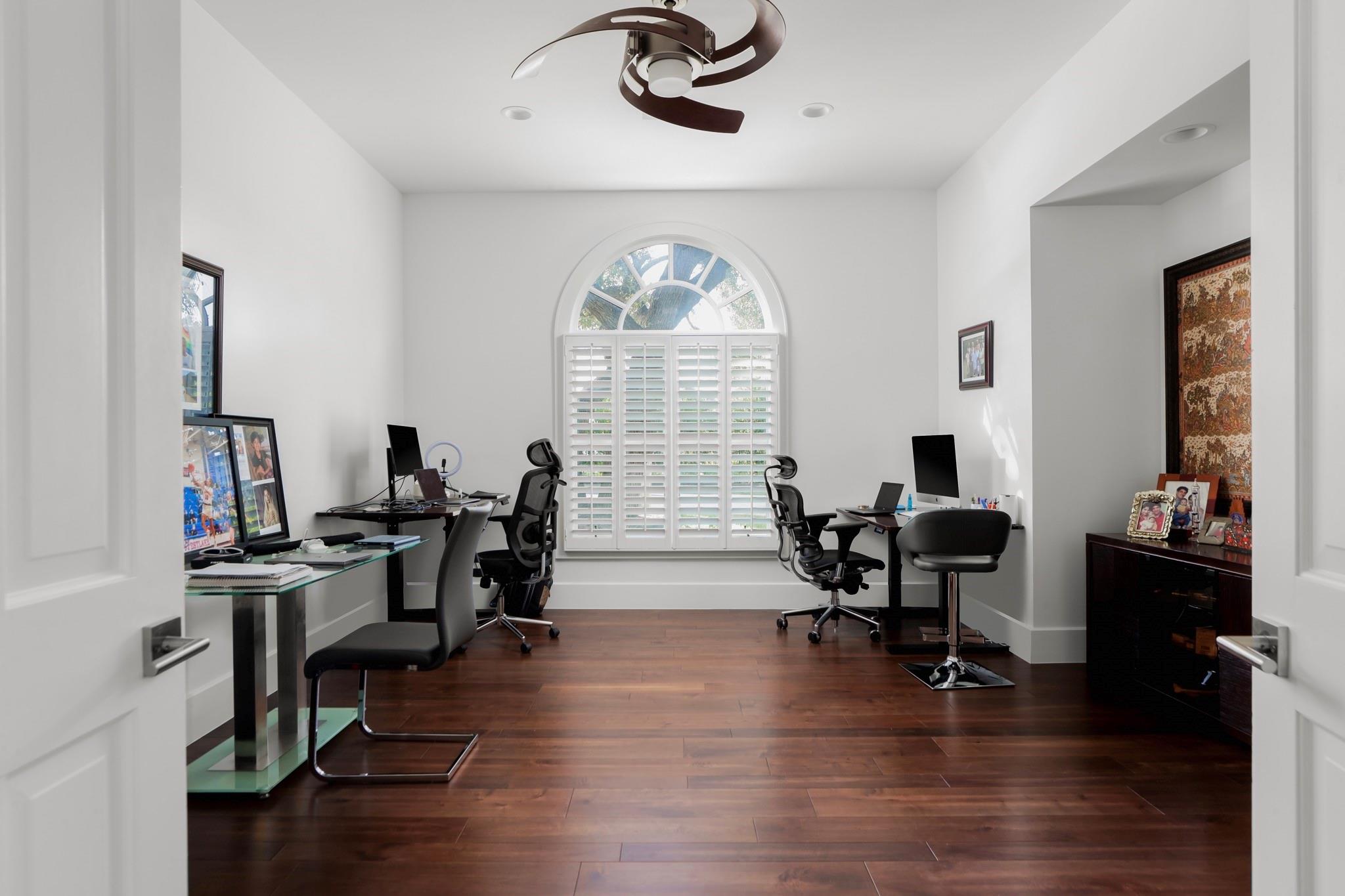 21 Cousteau LN