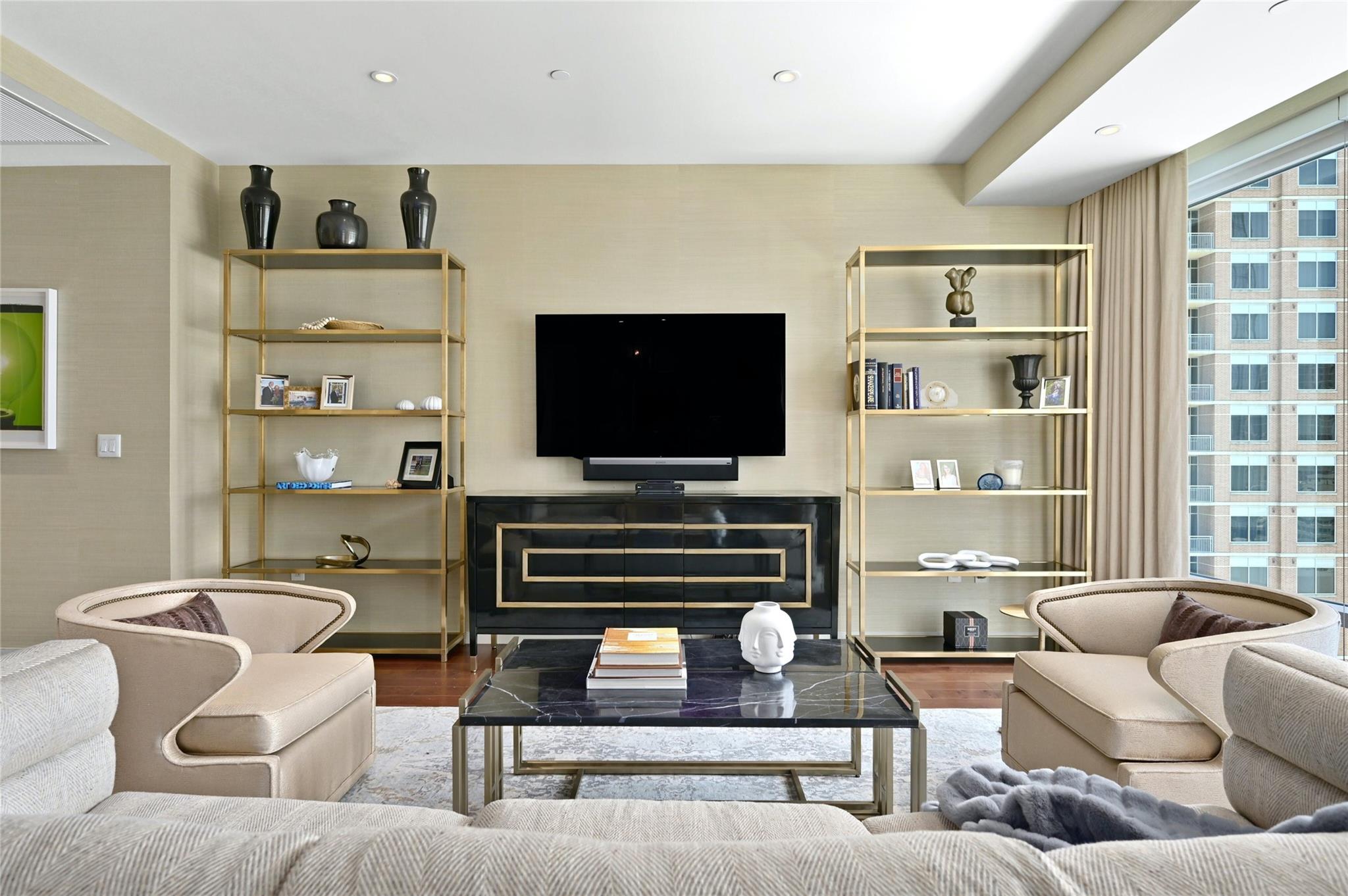 200 Congress Ave # 15A