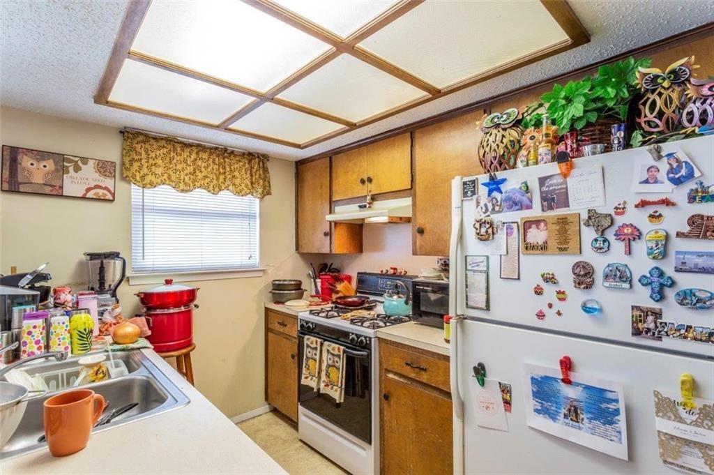 2104 Old West PL