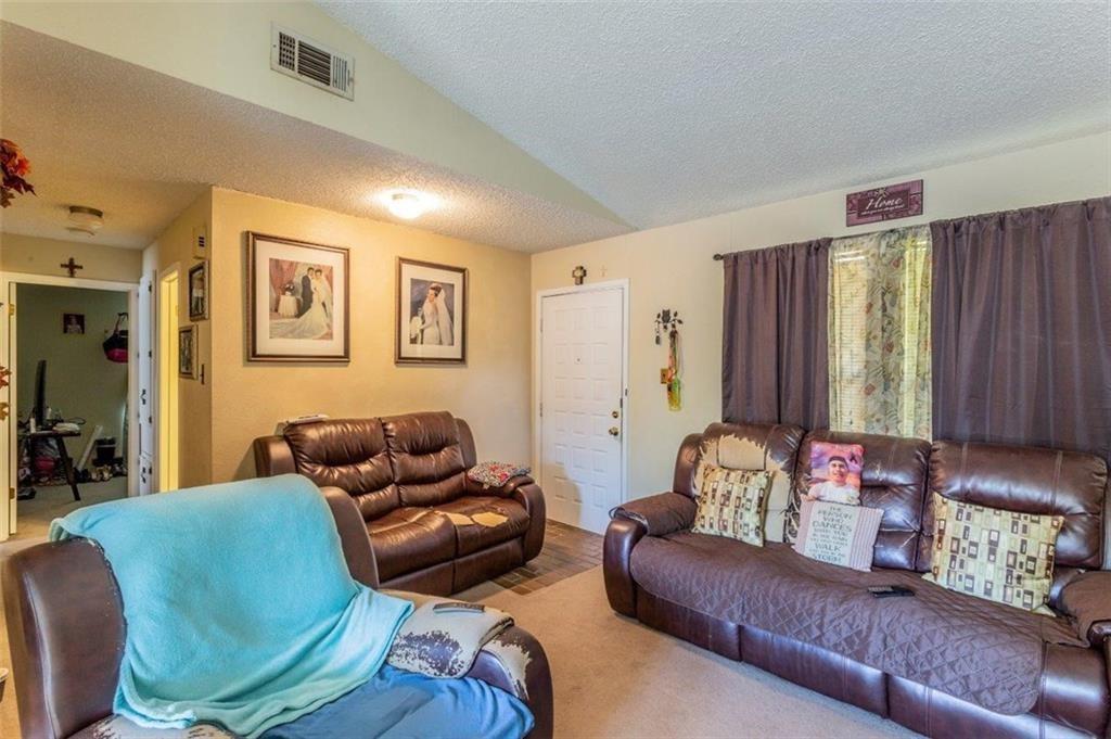 2104 Old West PL