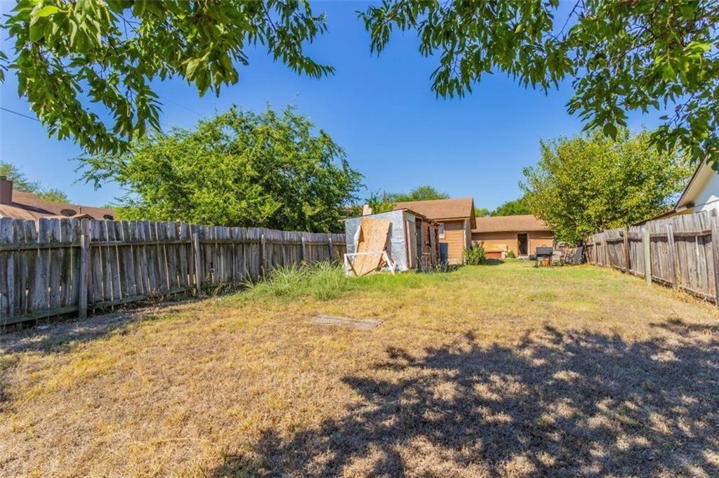 2104 Old West PL