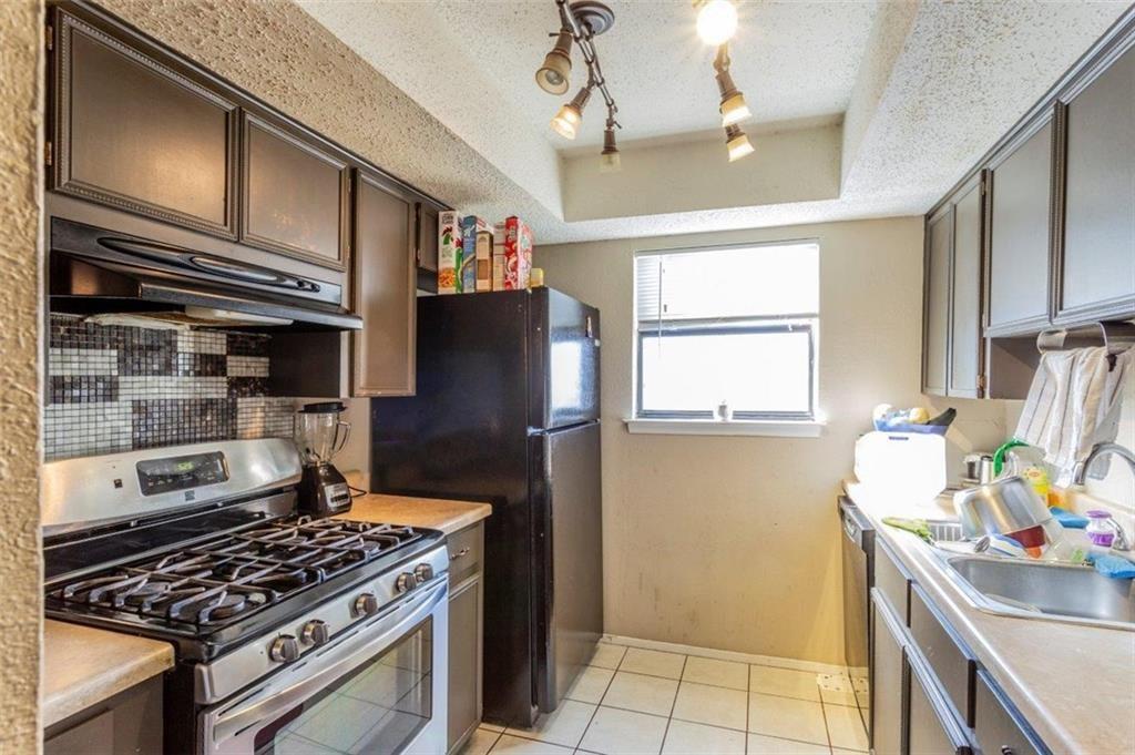 2104 Old West PL
