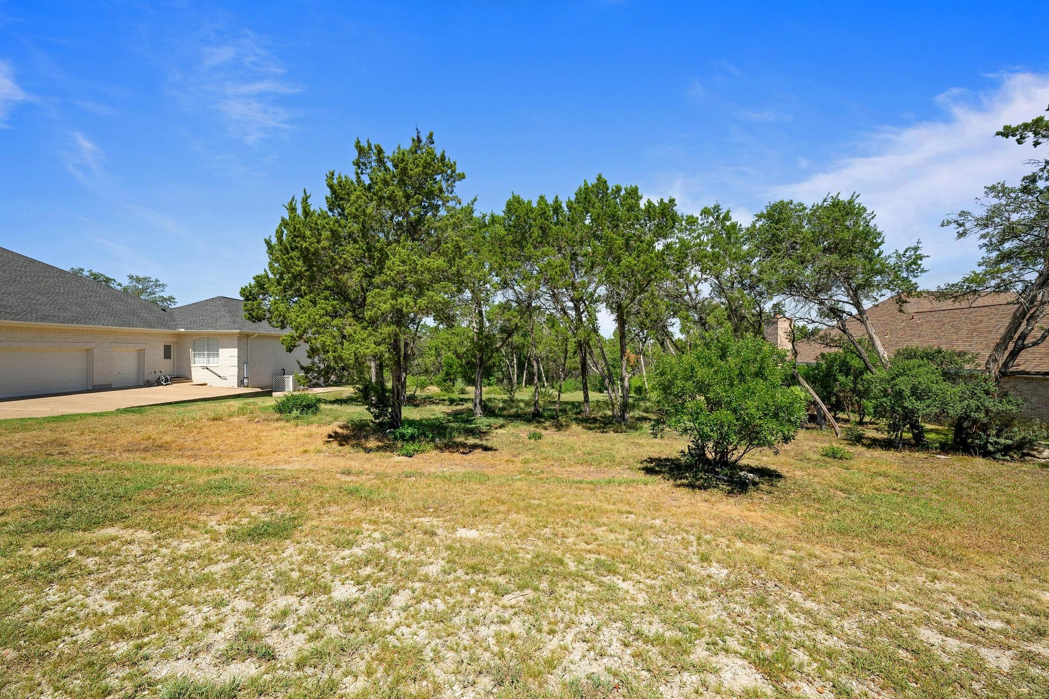 121 CLUBHOUSE DR