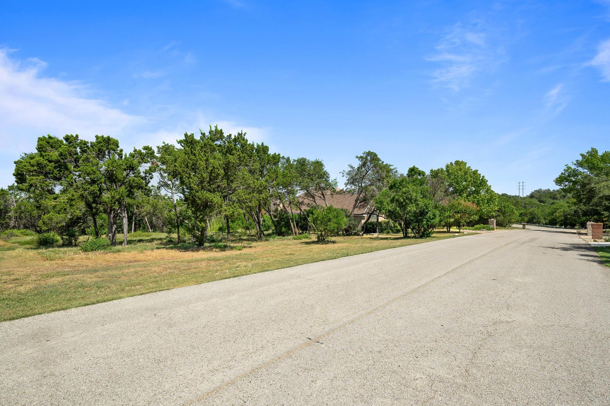121 CLUBHOUSE DR