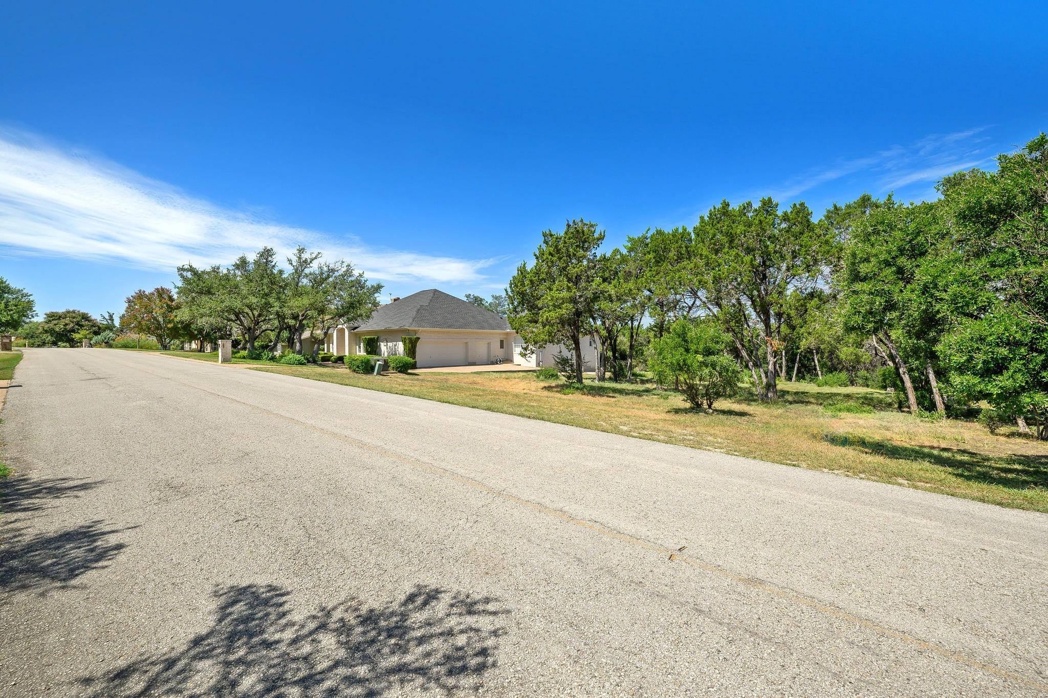 121 CLUBHOUSE DR