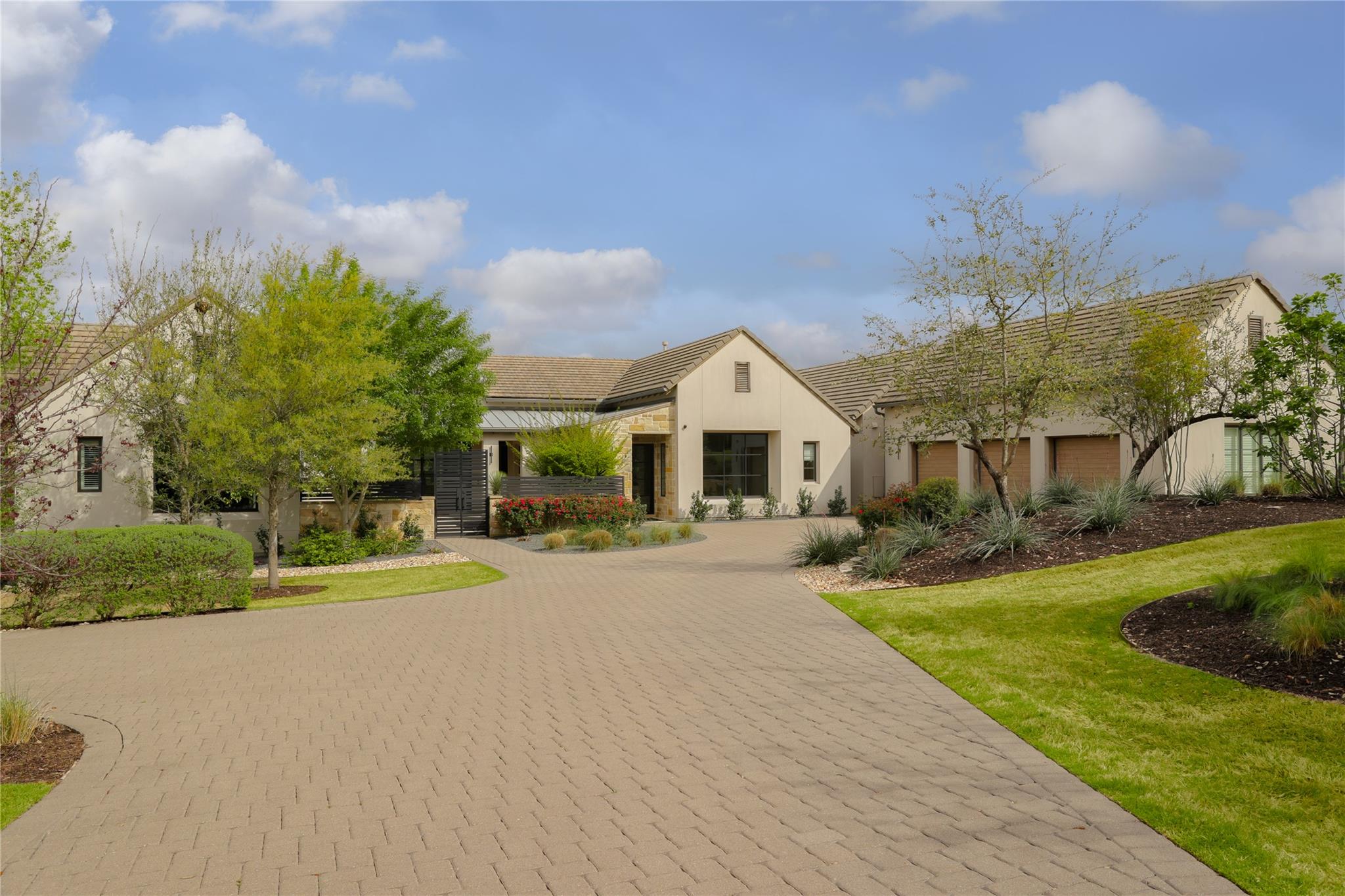4717 Peralta LN