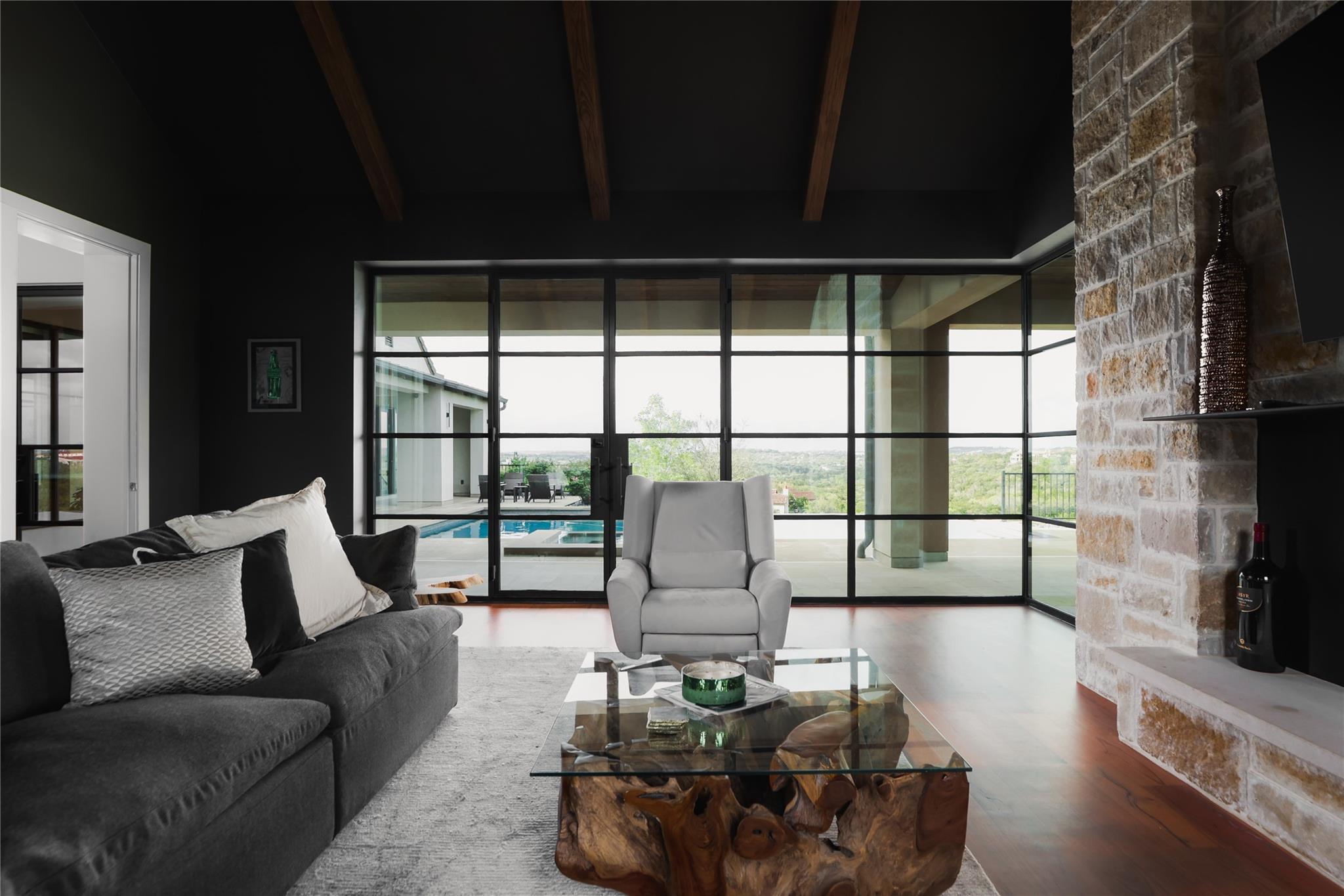 4717 Peralta LN
