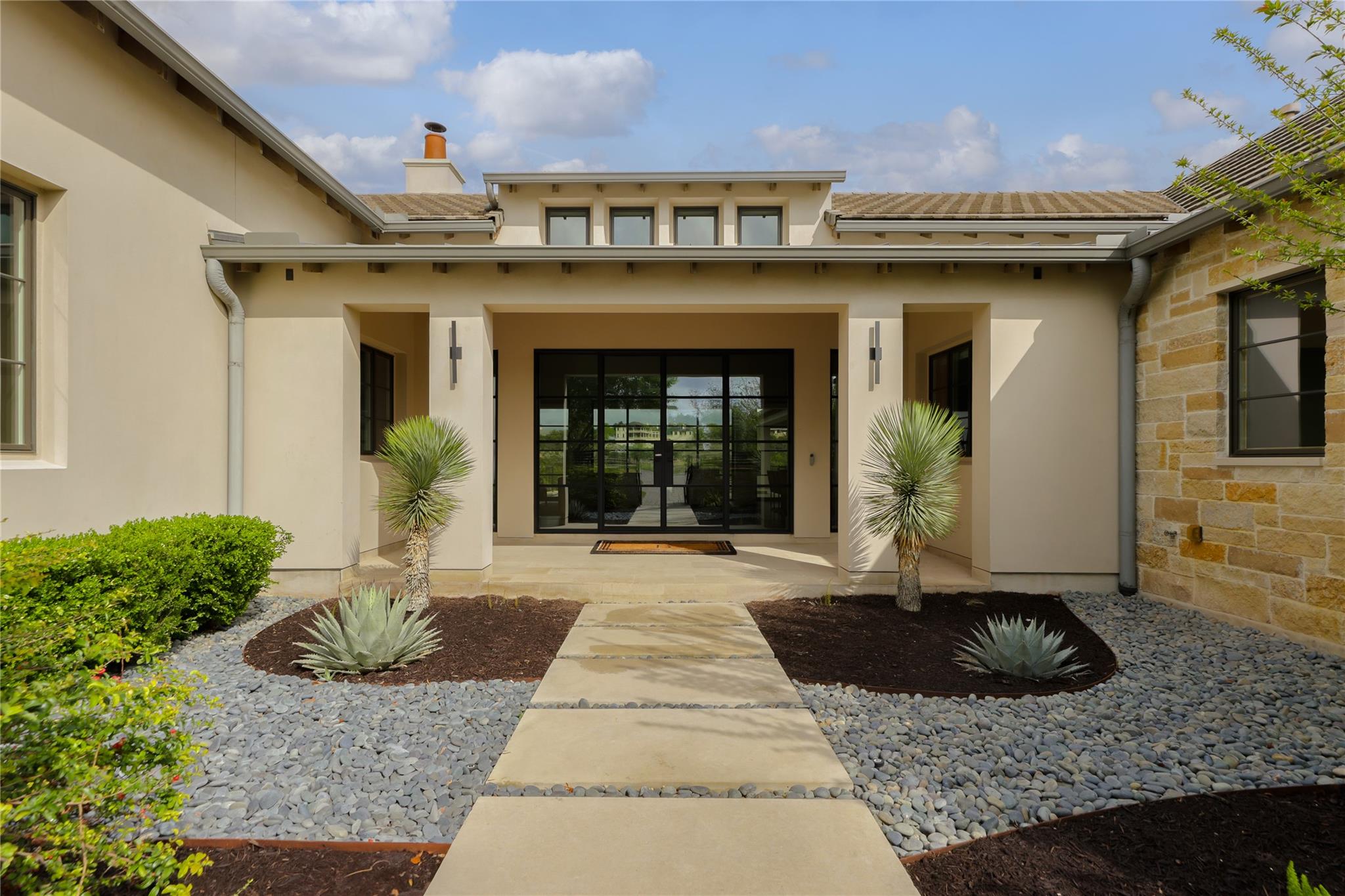 4717 Peralta LN