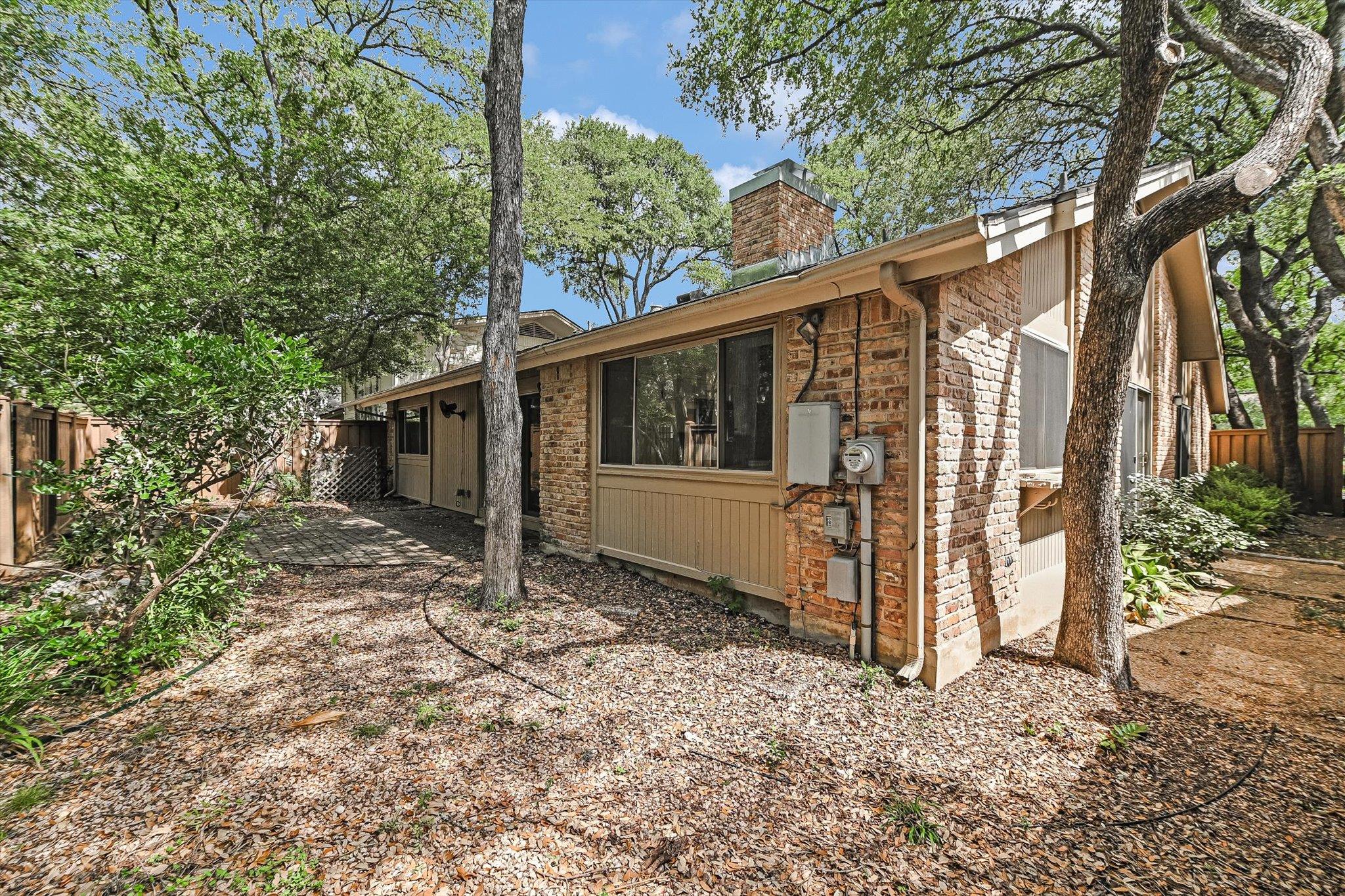 3805 Woodbrook CIR