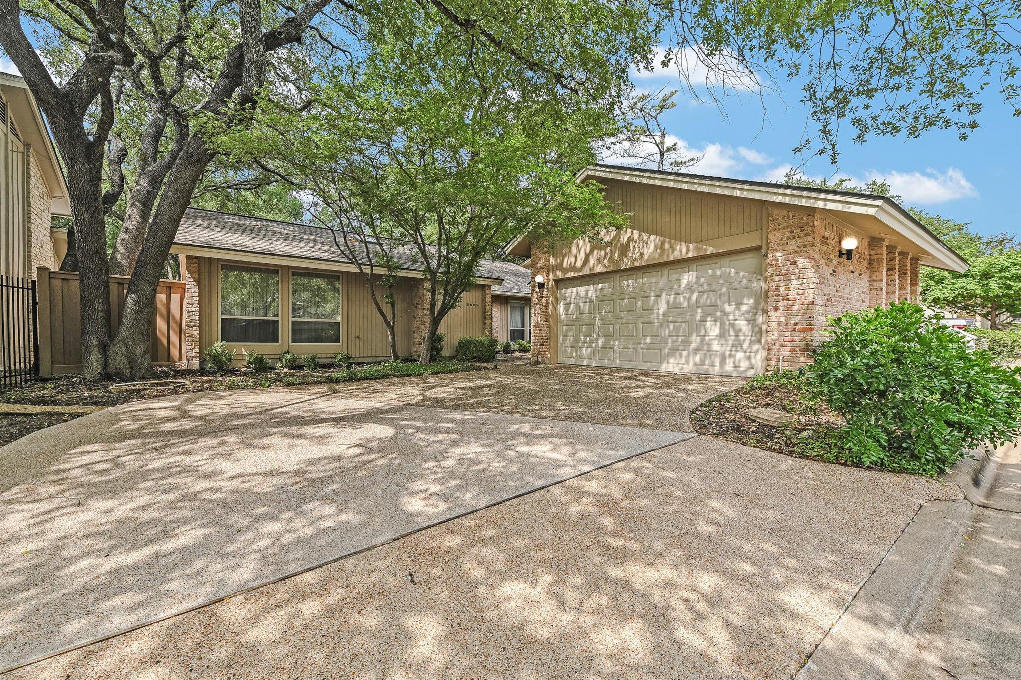 3805 Woodbrook CIR