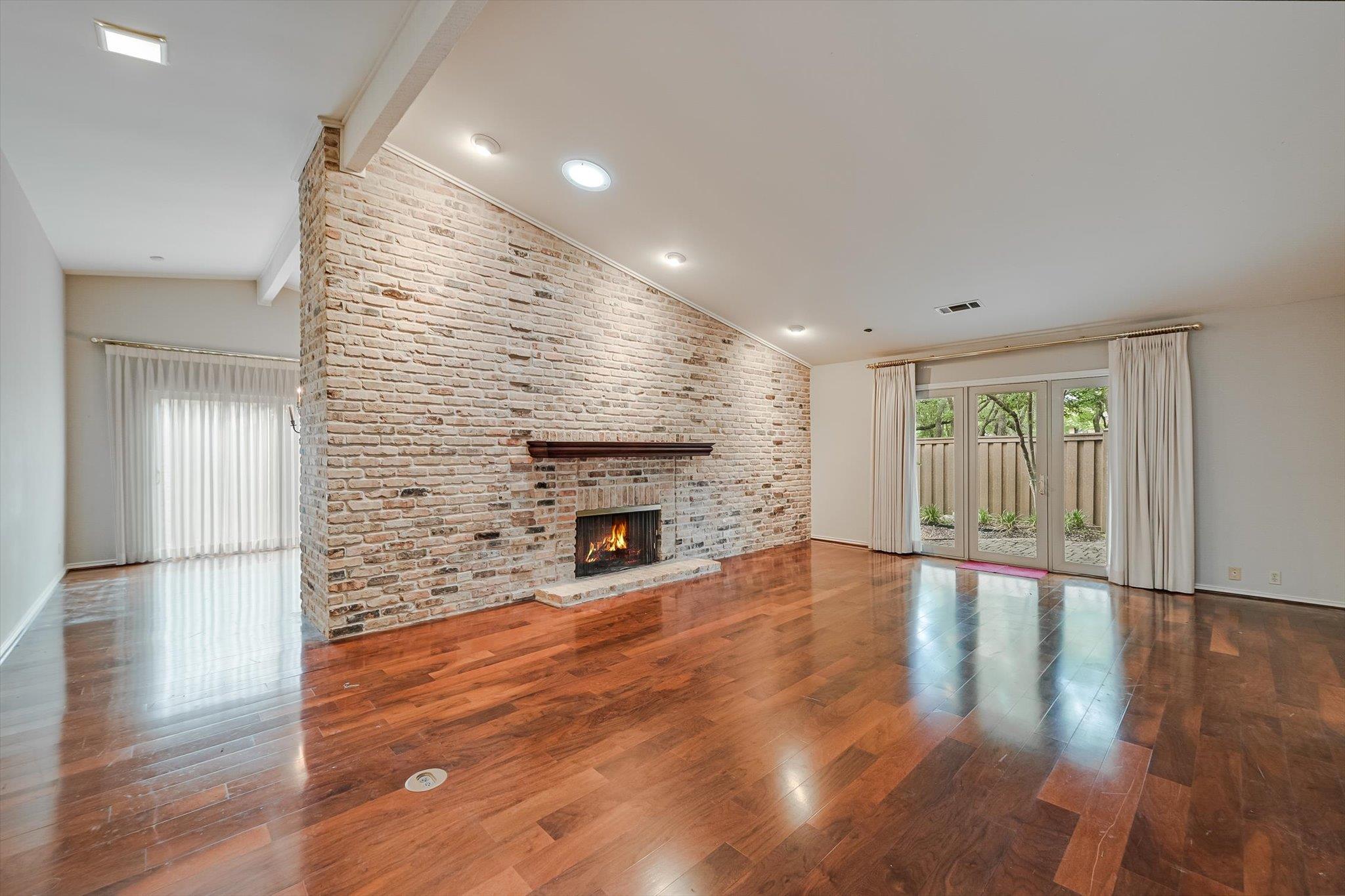 3805 Woodbrook CIR