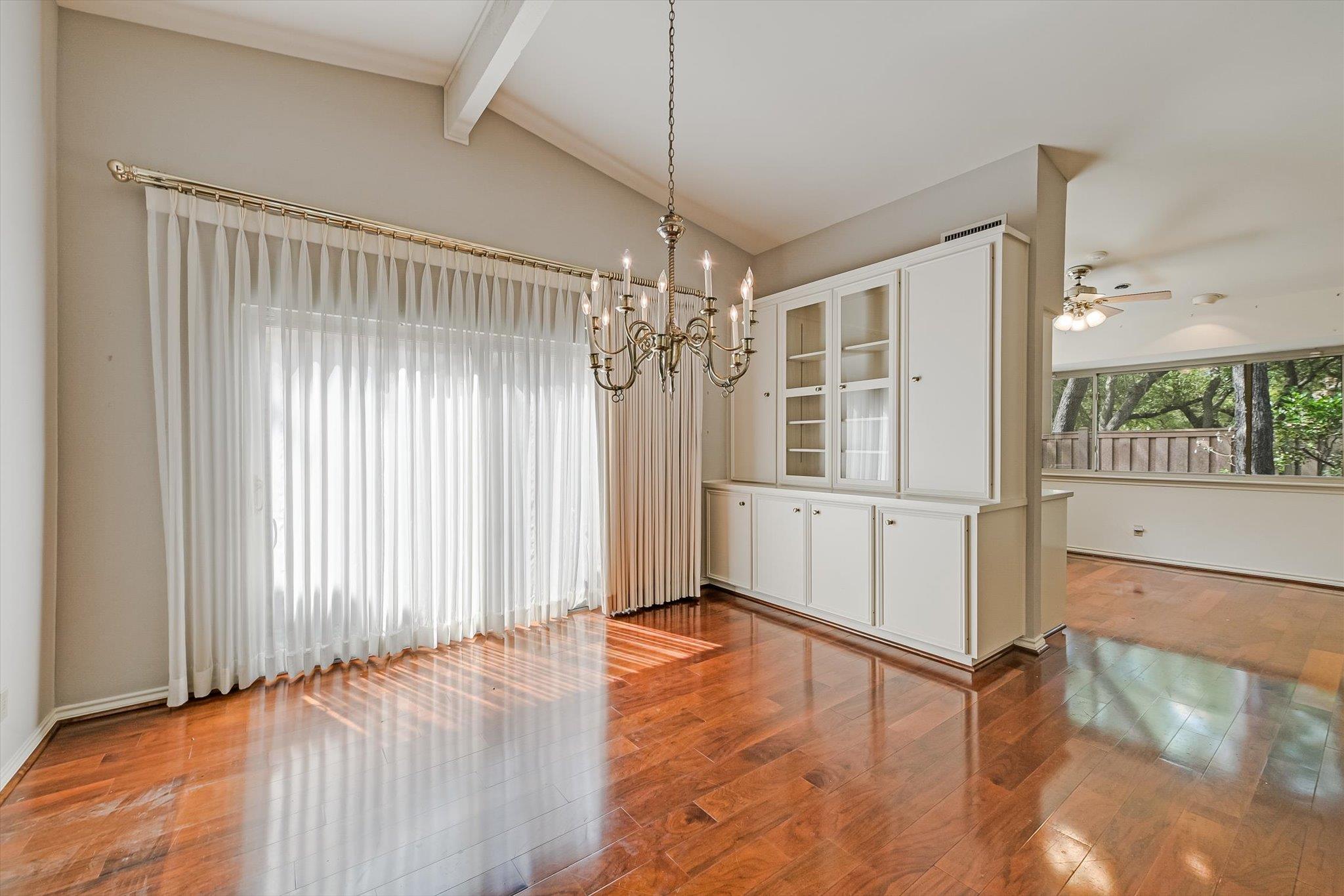 3805 Woodbrook CIR