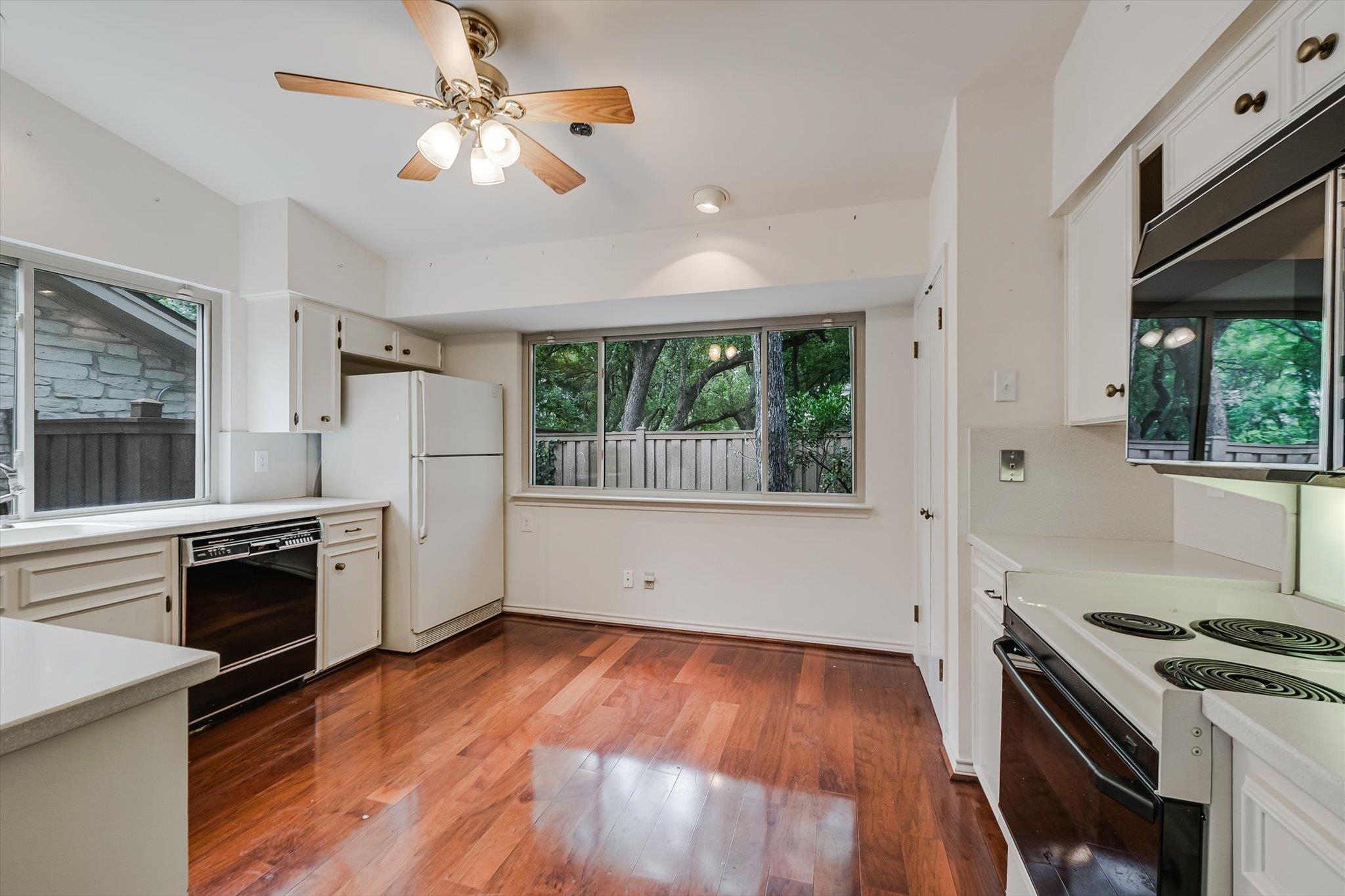 3805 Woodbrook CIR