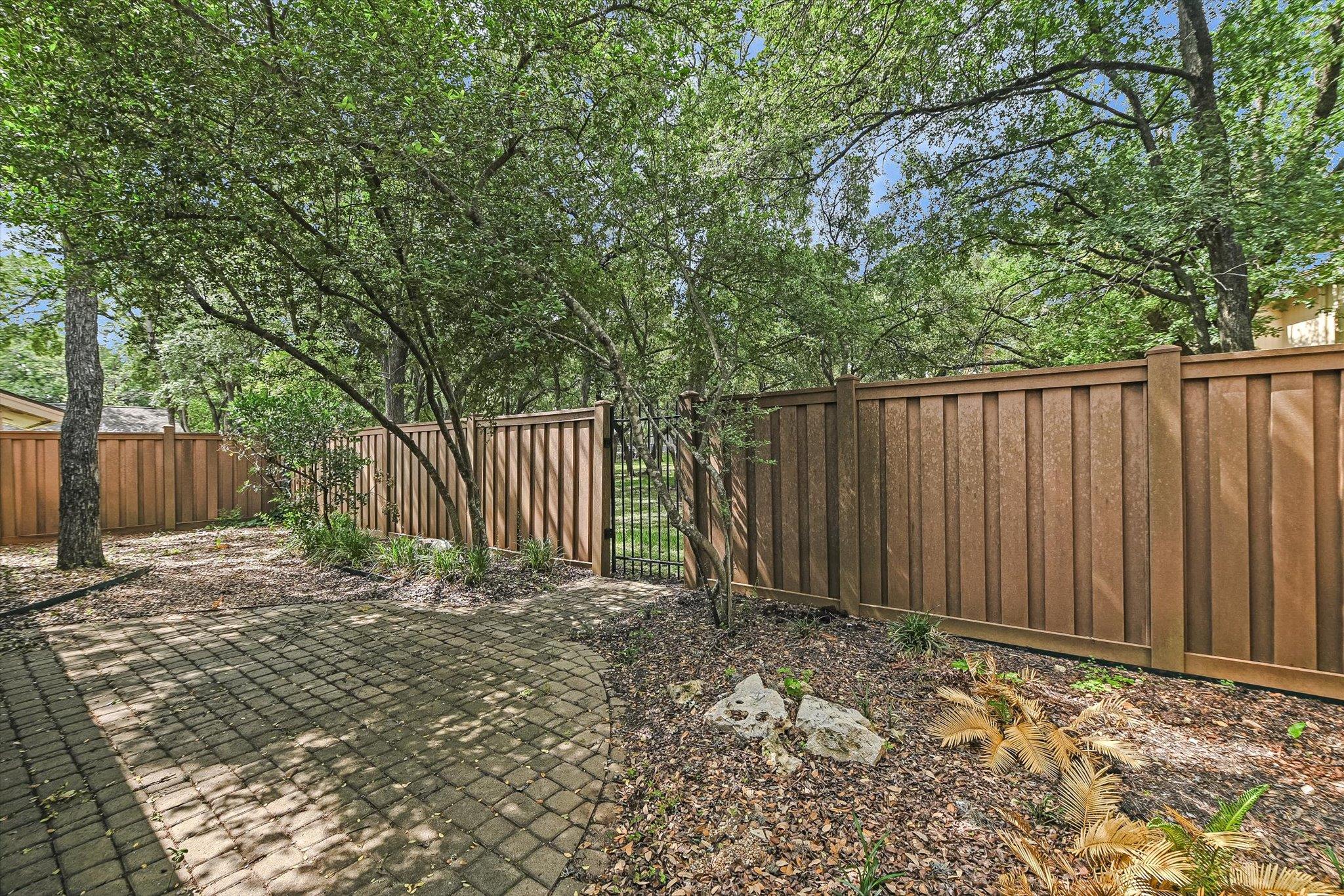 3805 Woodbrook CIR