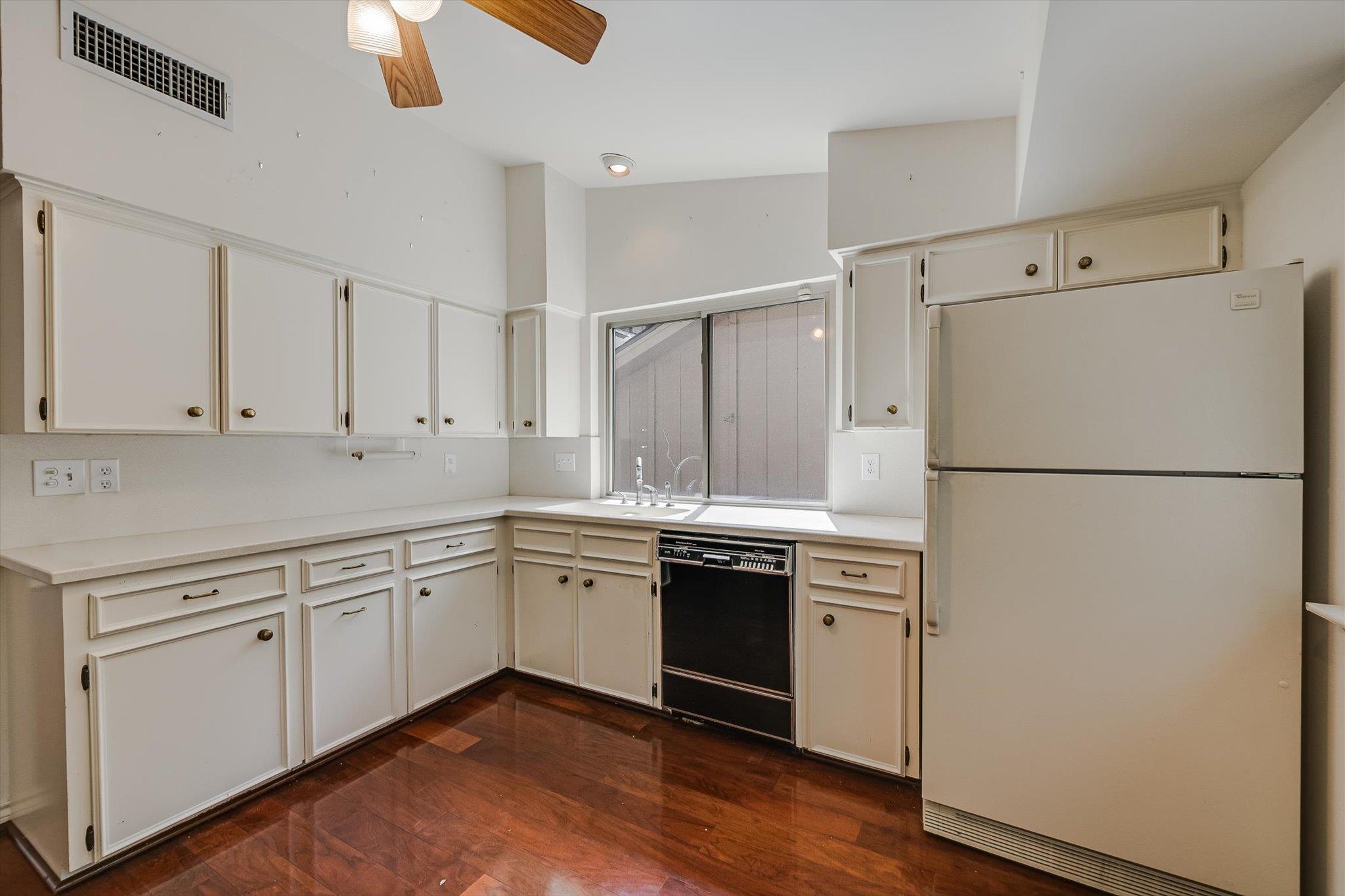 3805 Woodbrook CIR