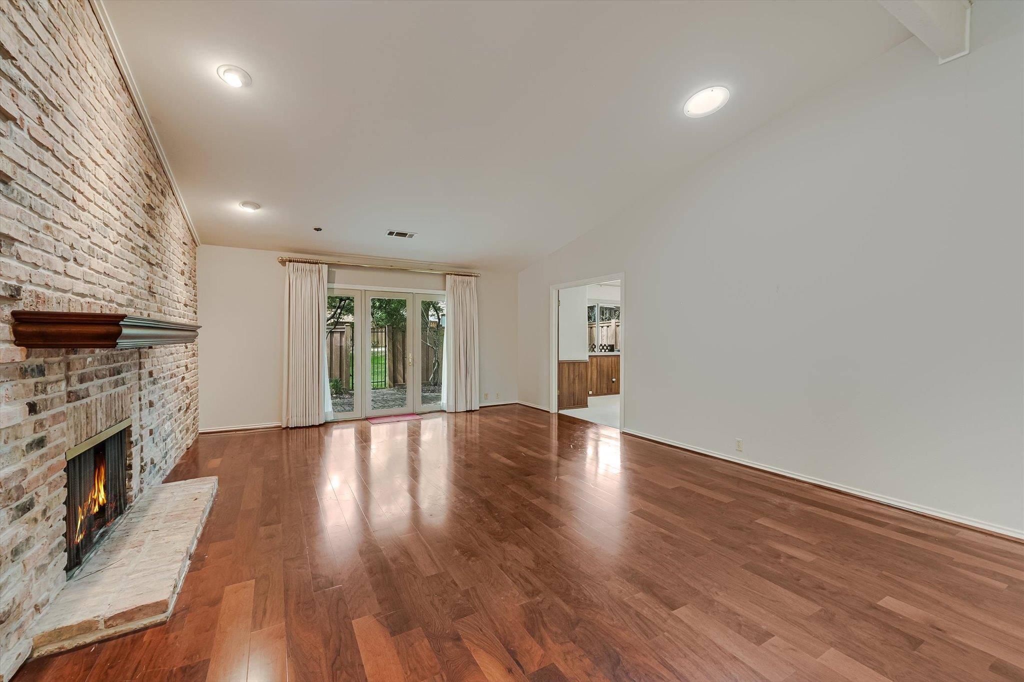 3805 Woodbrook CIR