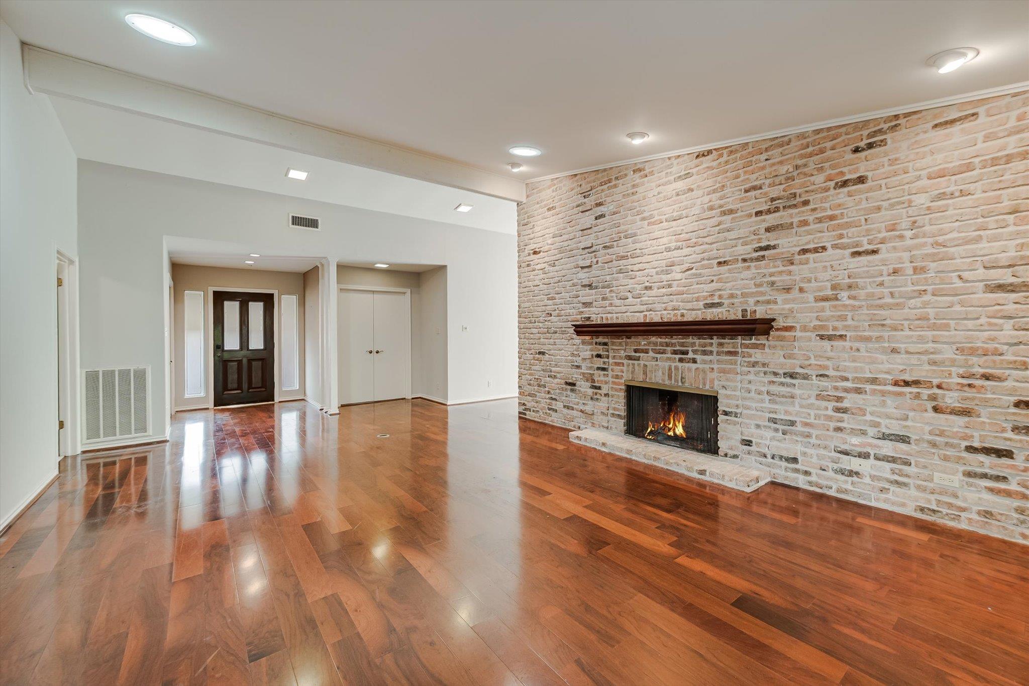 3805 Woodbrook CIR