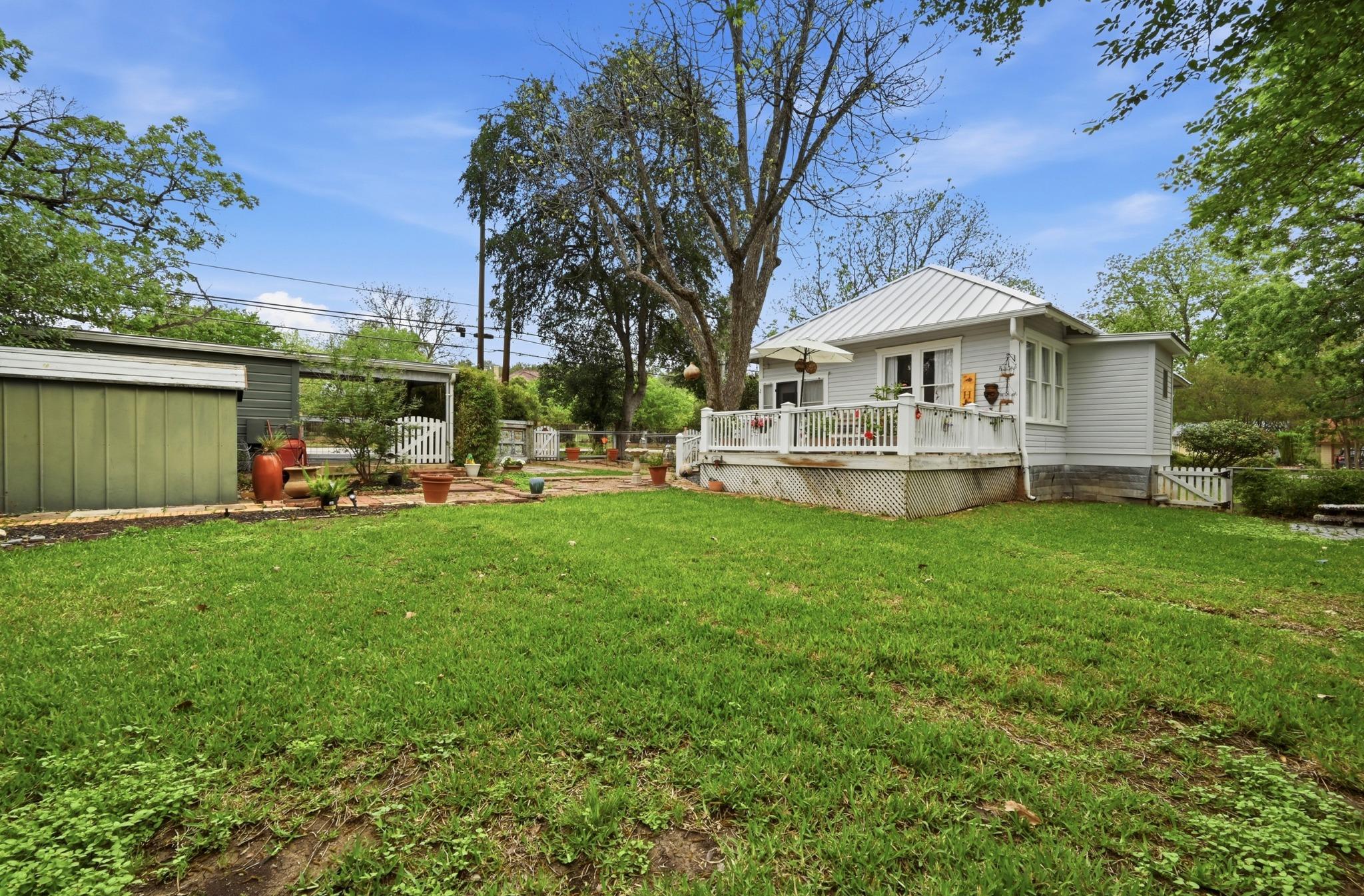 221 N Johnson Ave