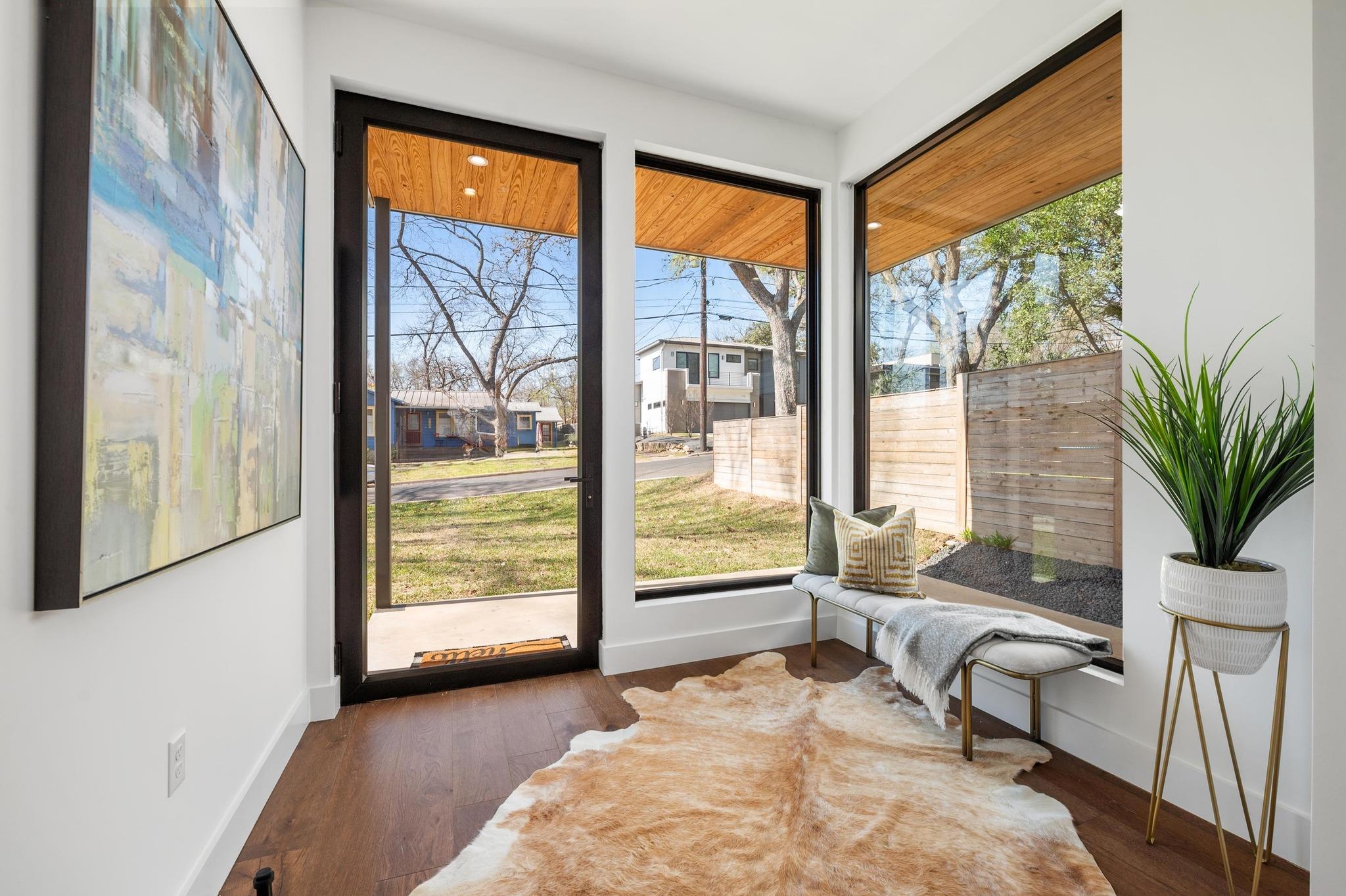 1608 Dexter ST
