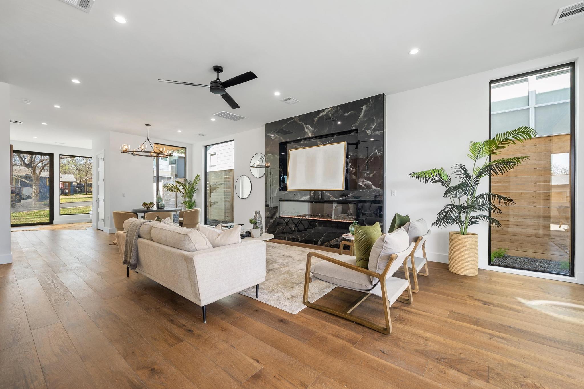 1608 Dexter ST