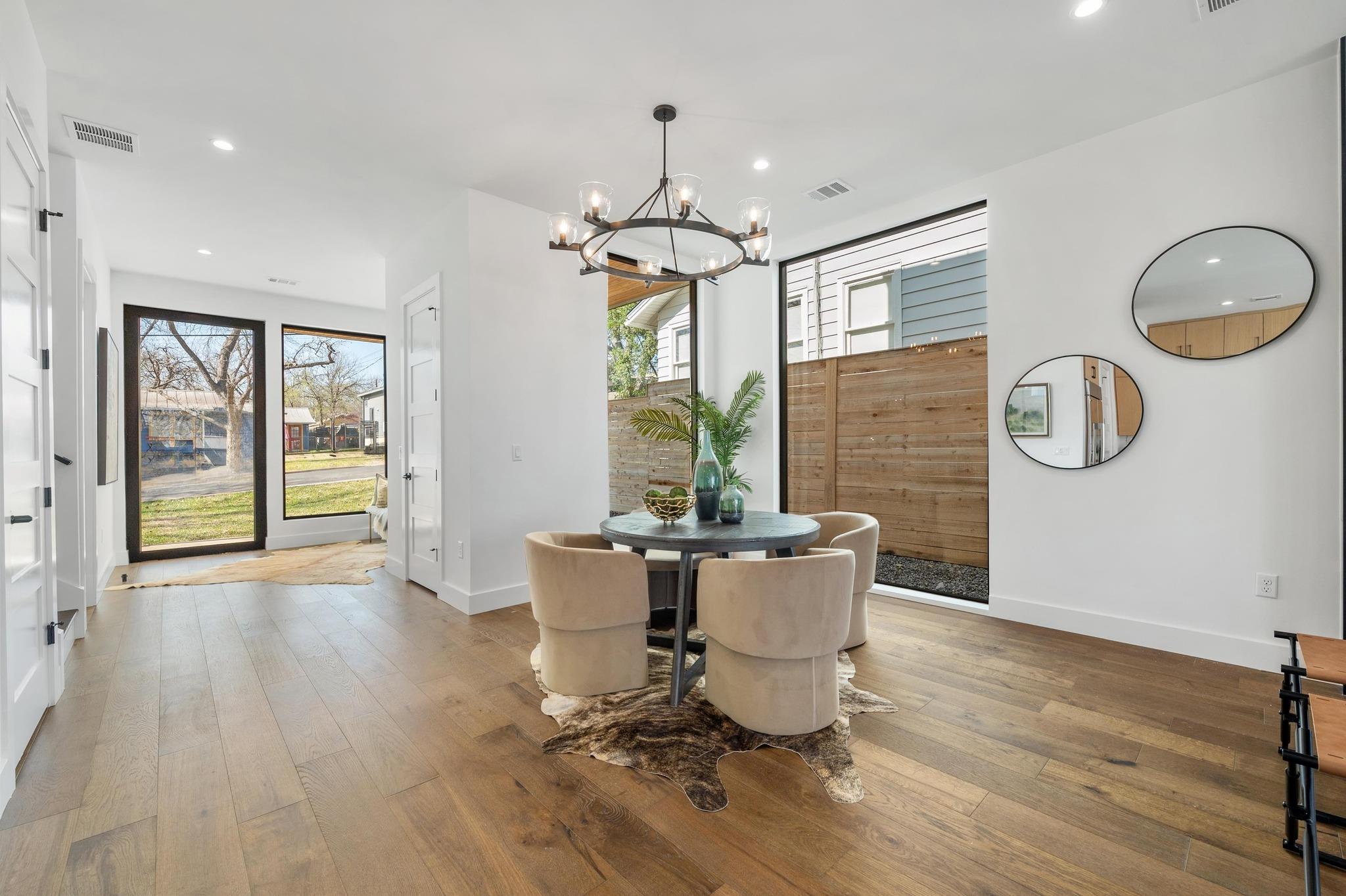 1608 Dexter ST