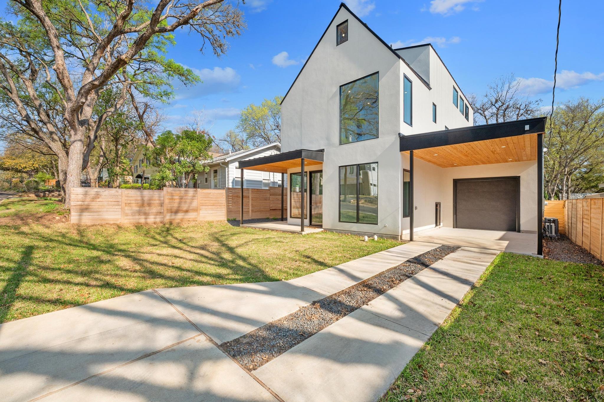 1608 Dexter ST