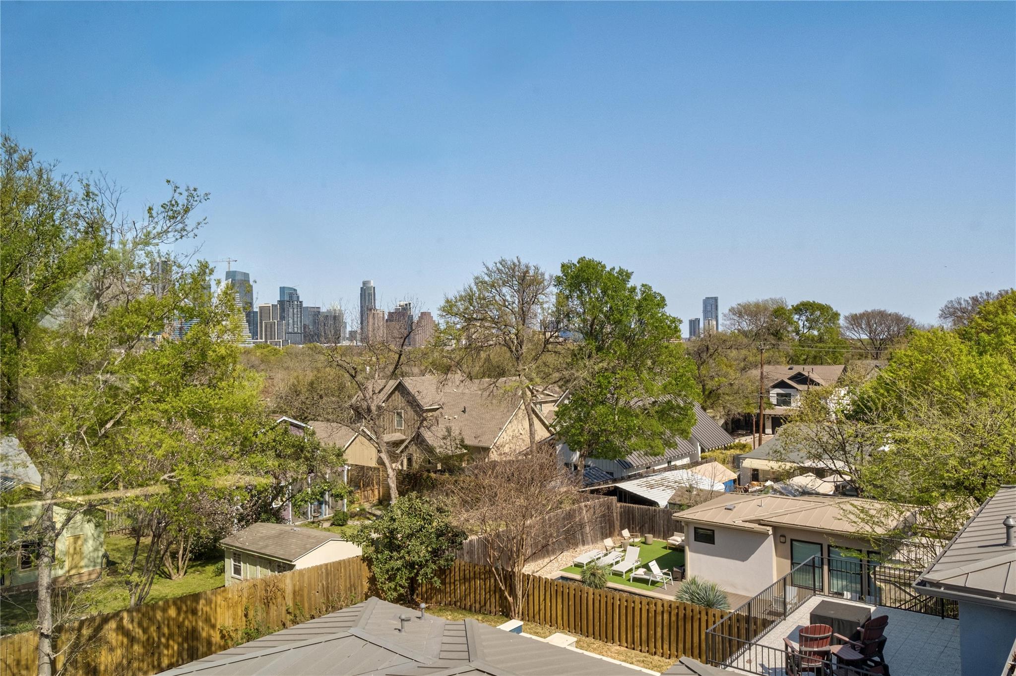 1608 Dexter ST