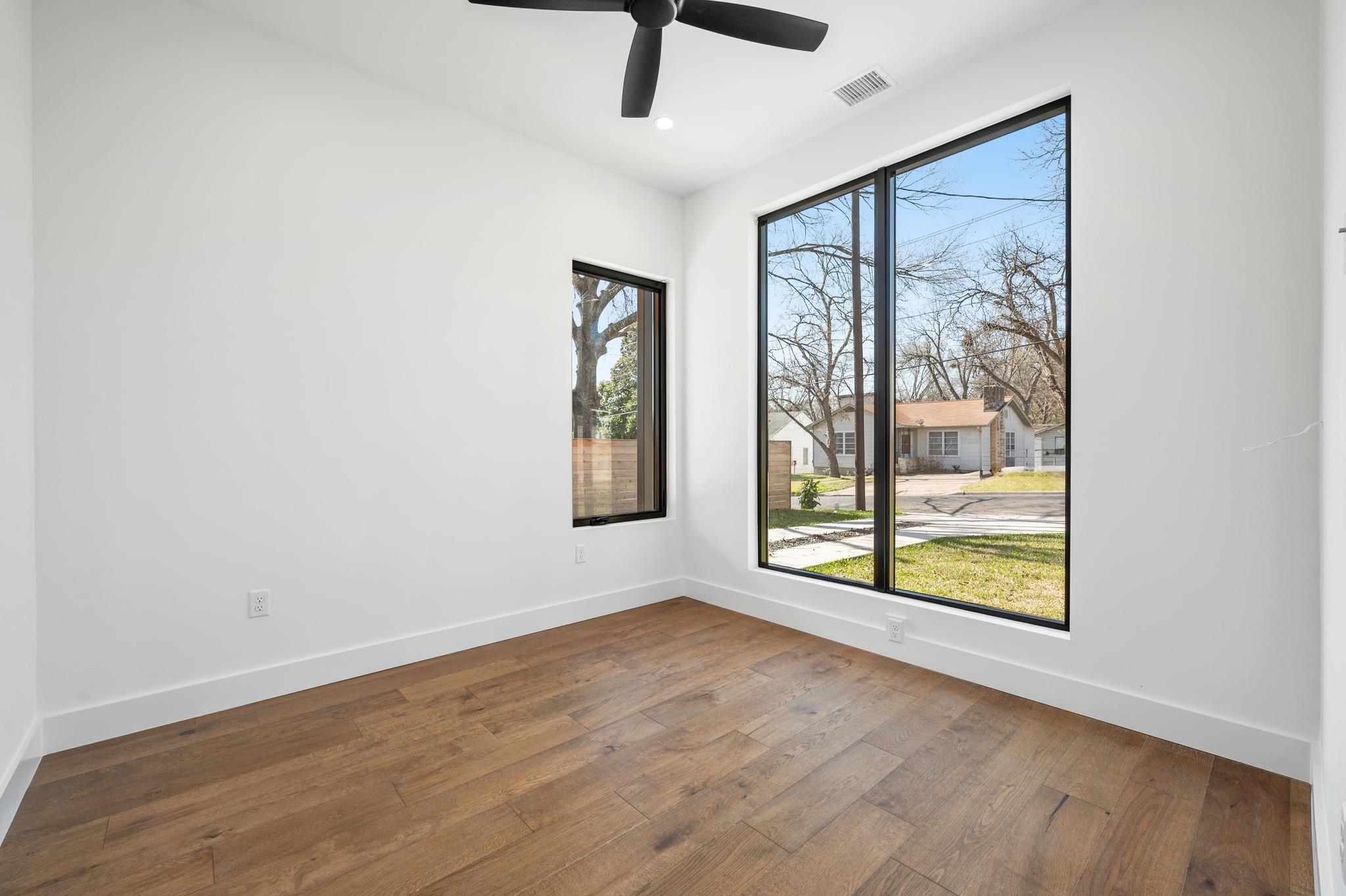 1608 Dexter ST