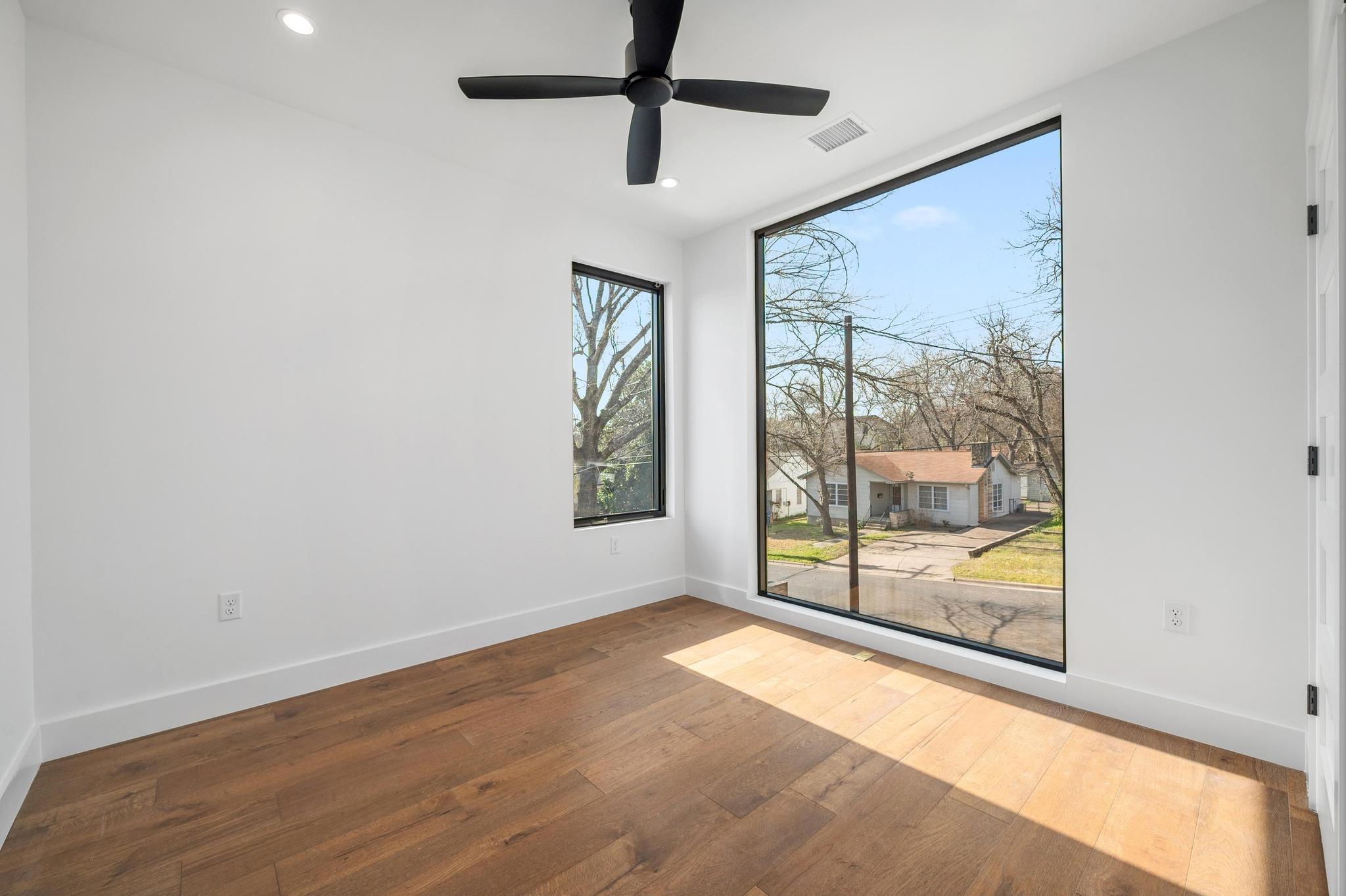1608 Dexter ST