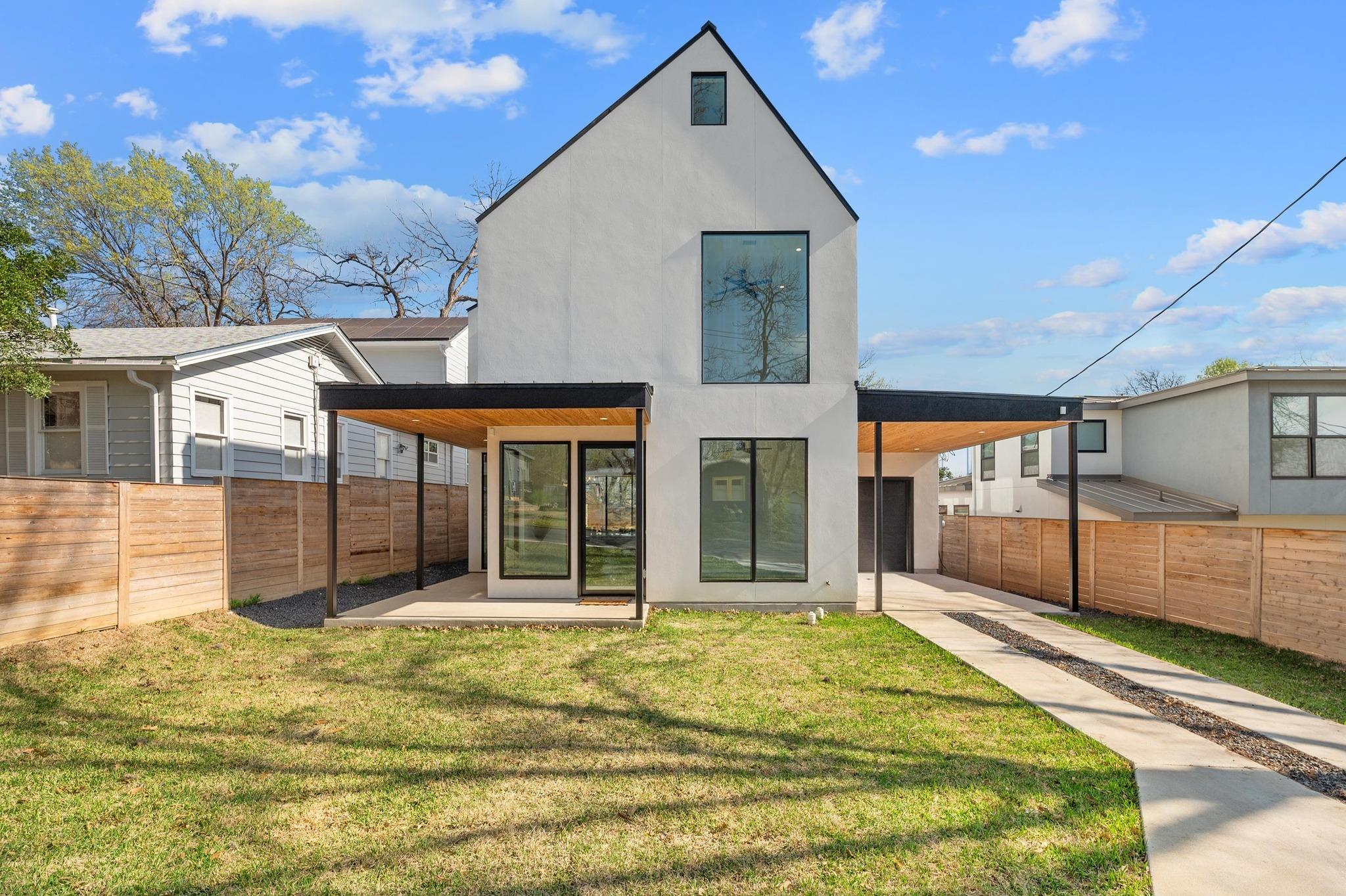1608 Dexter ST