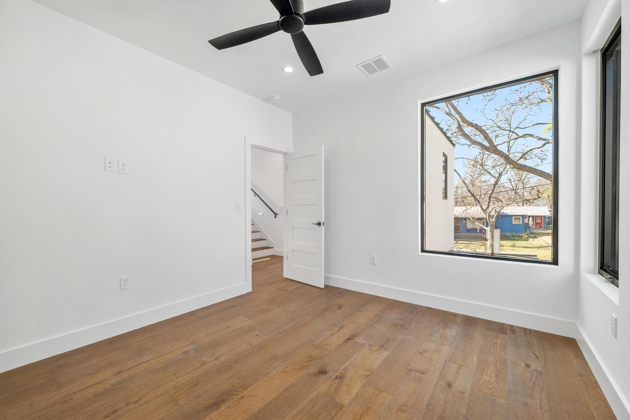 1608 Dexter ST