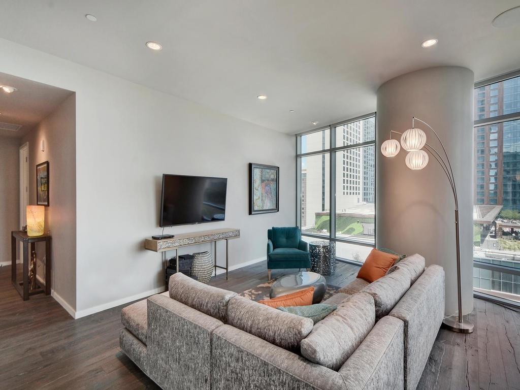 200 CONGRESS Ave # 12F