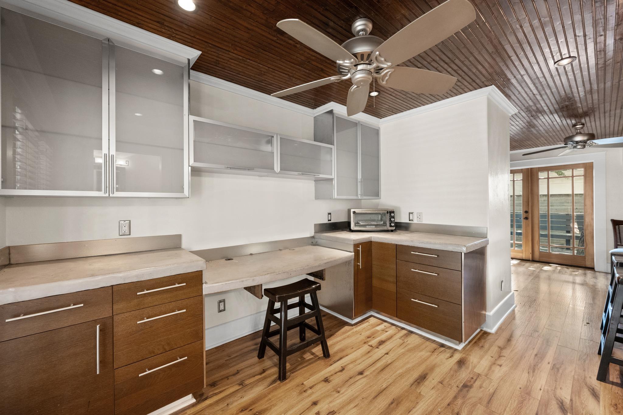 1309 W 10th ST